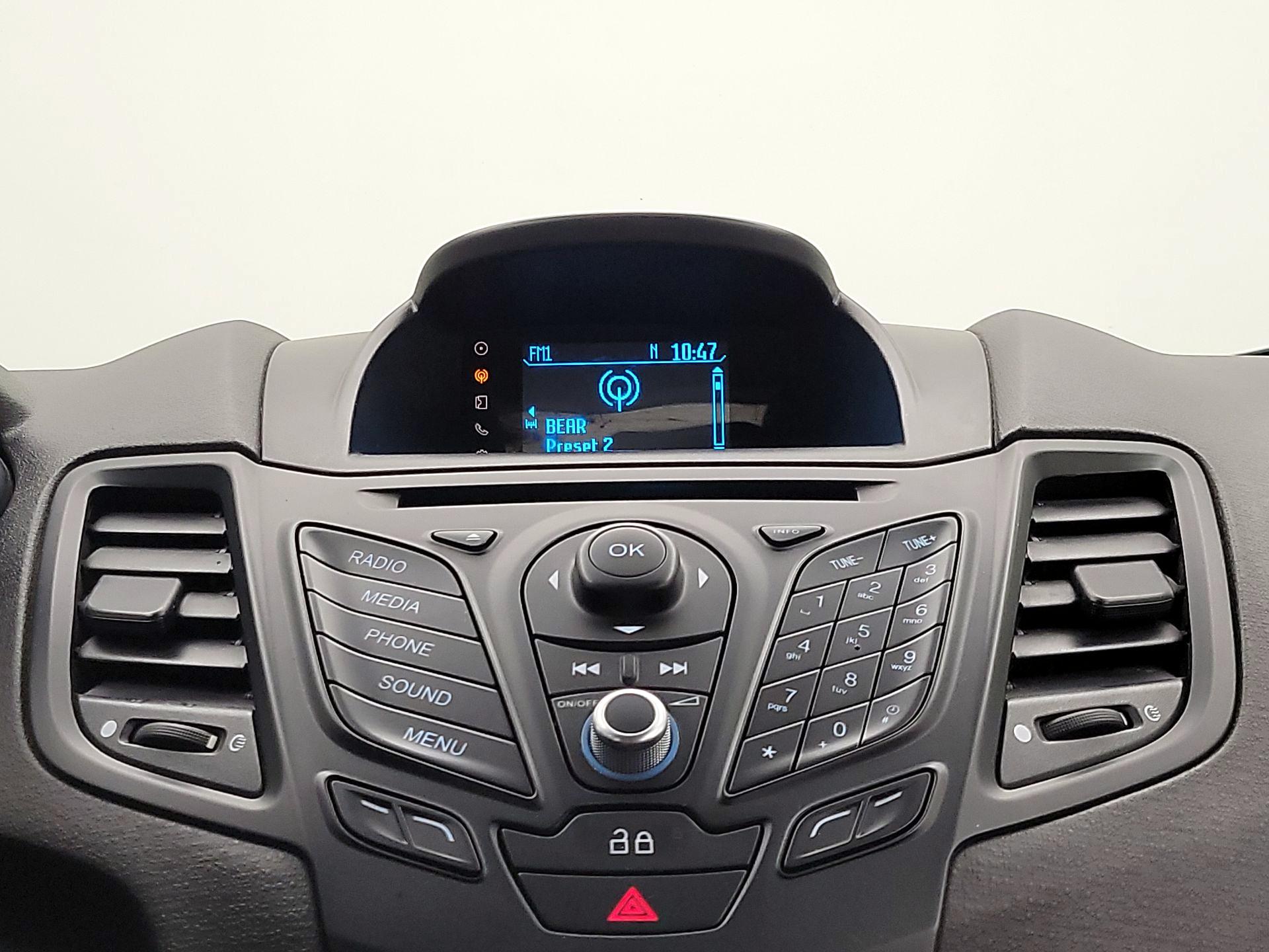 Thumbnail: 2015 Ford Fiesta - 14