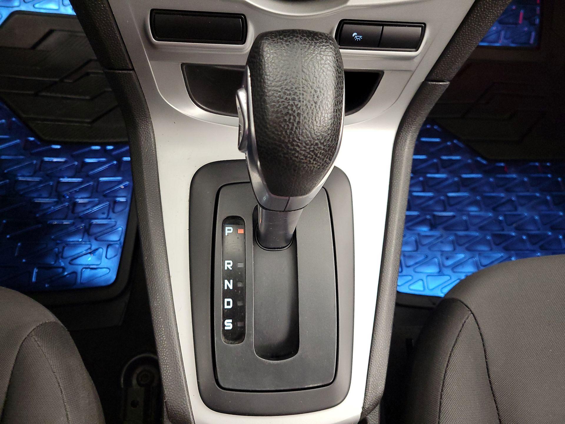 Thumbnail: 2015 Ford Fiesta - 16