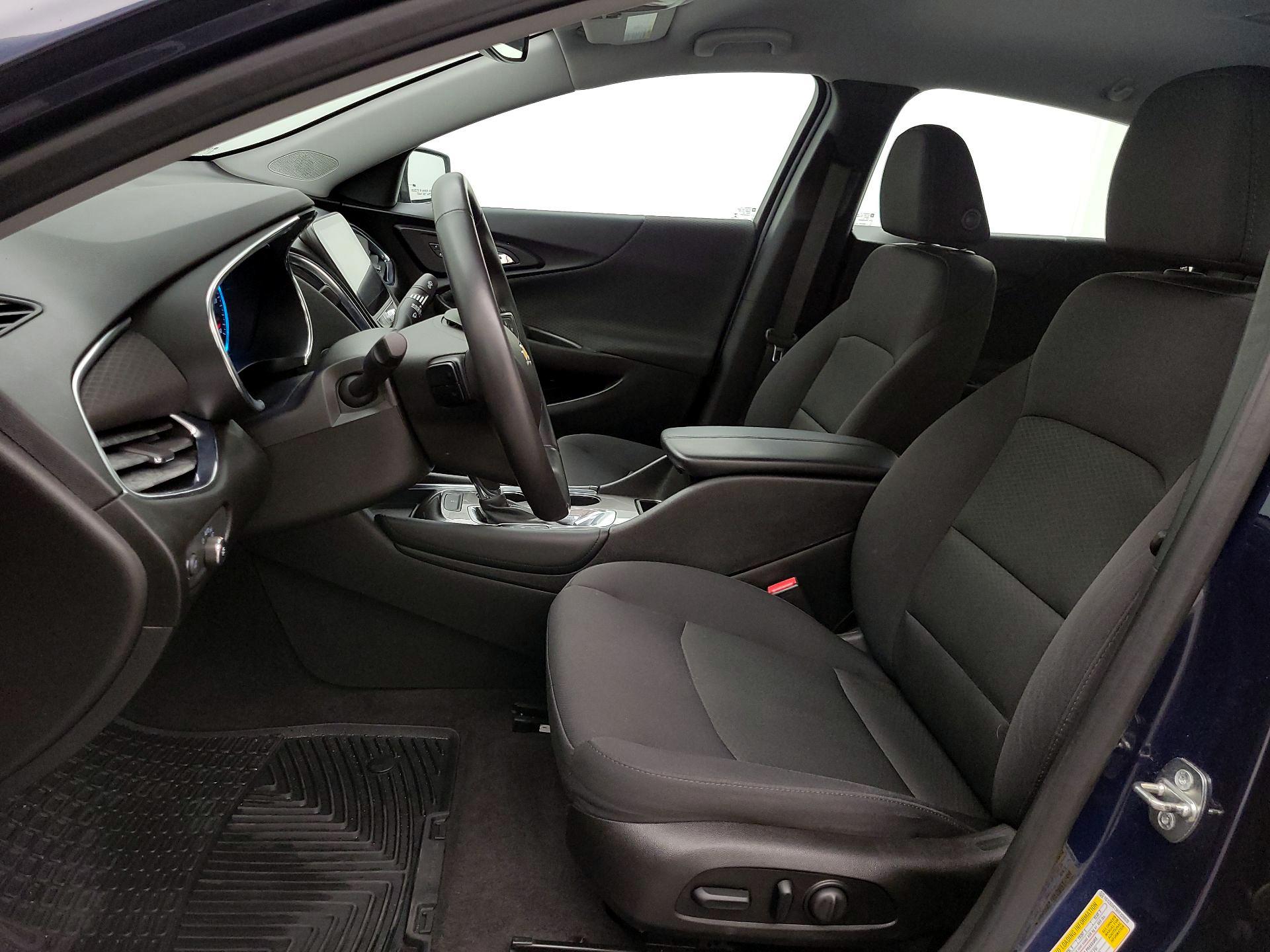 Thumbnail: 2017 Chevrolet Malibu - 11