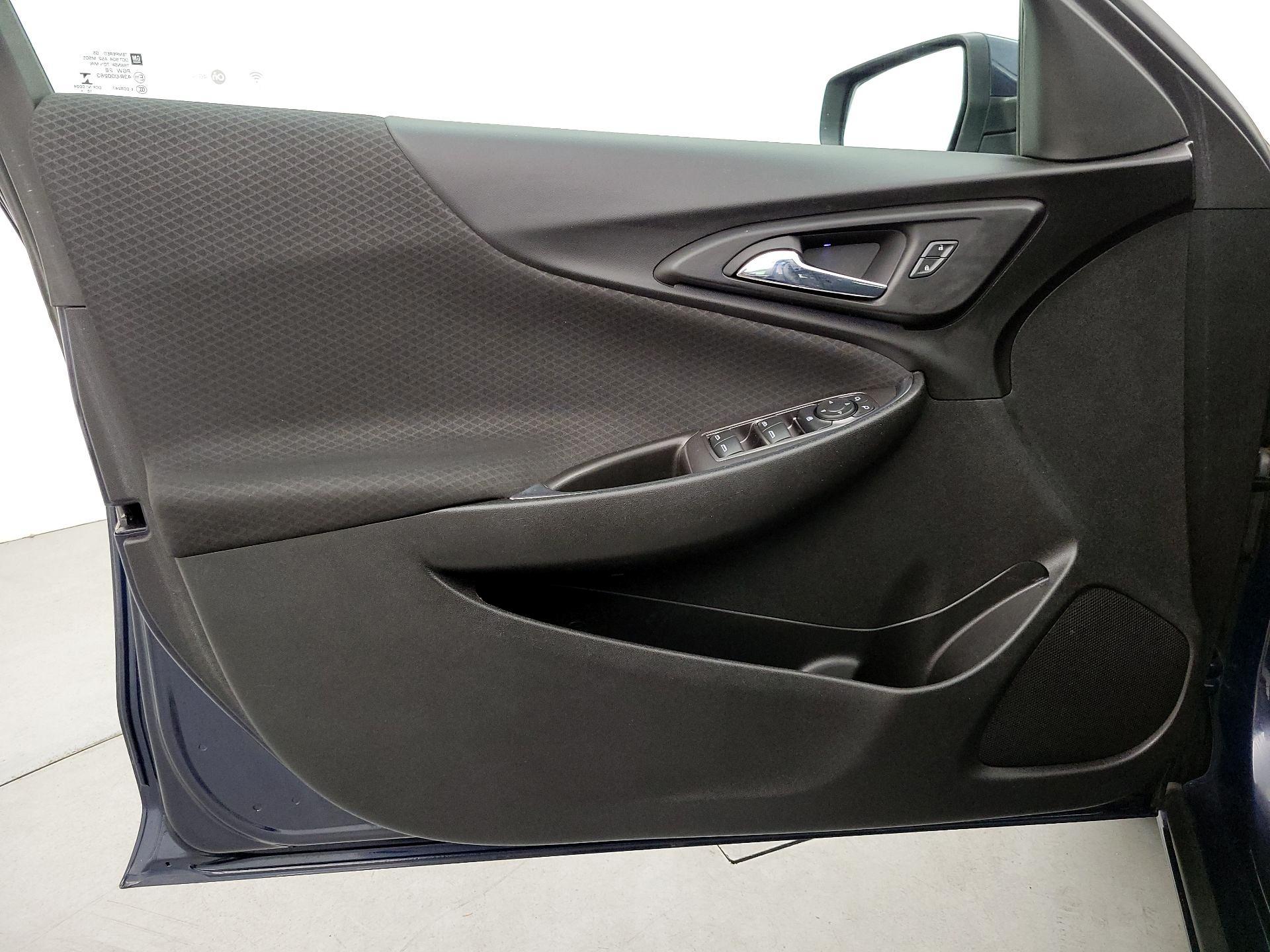 Thumbnail: 2017 Chevrolet Malibu - 12