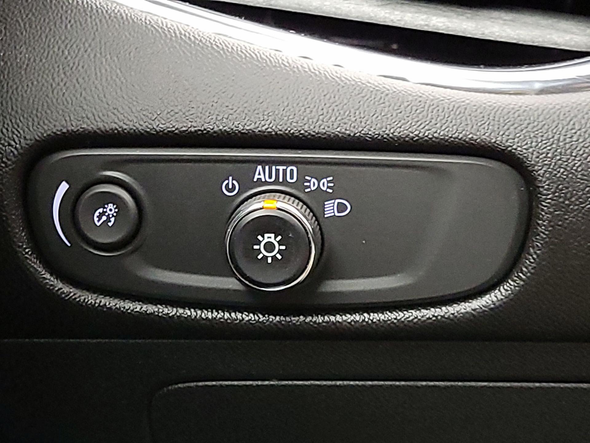 Thumbnail: 2017 Chevrolet Malibu - 13