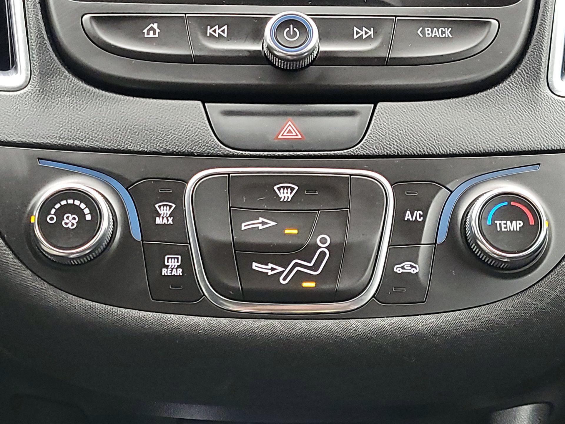 Thumbnail: 2017 Chevrolet Malibu - 16