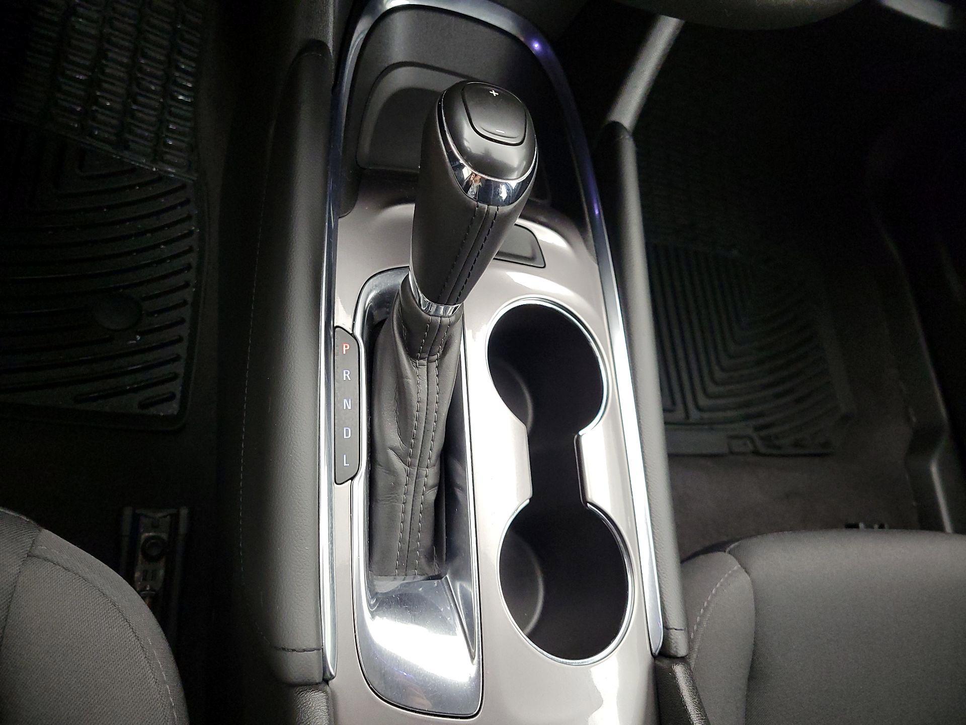 Thumbnail: 2017 Chevrolet Malibu - 17