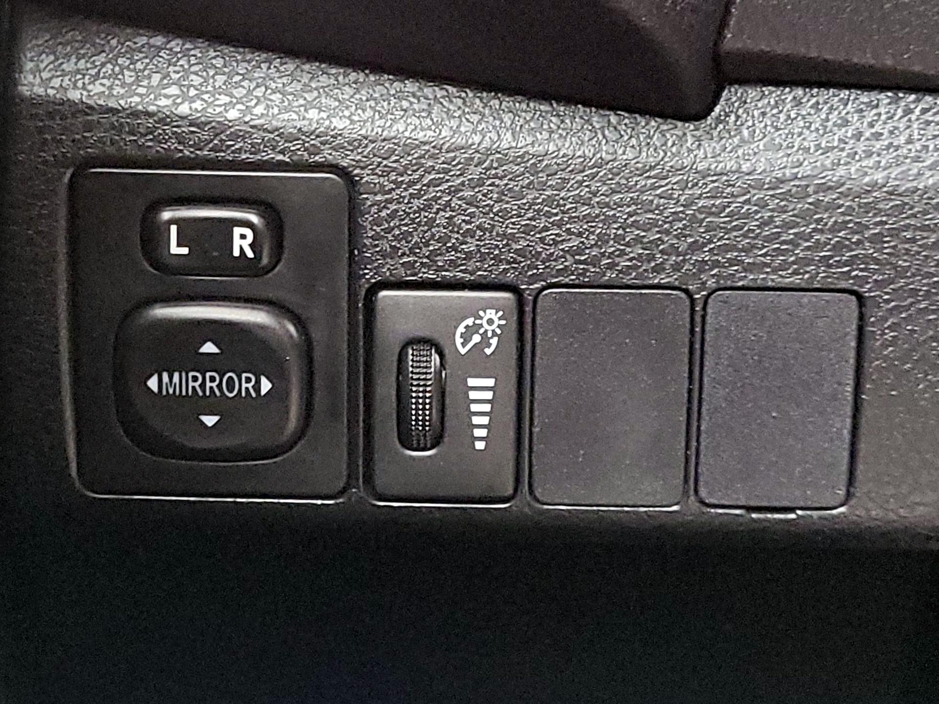 Thumbnail: 2015 Toyota Corolla - 13