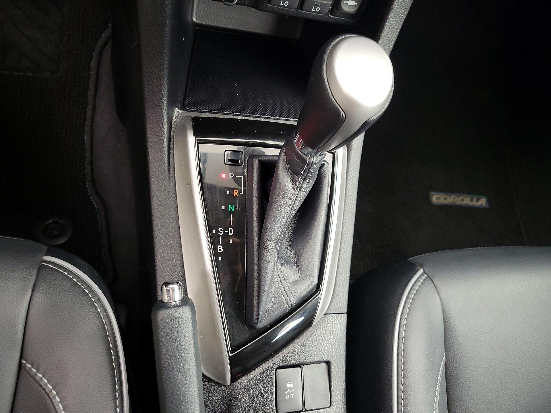 Thumbnail: 2015 Toyota Corolla - 18