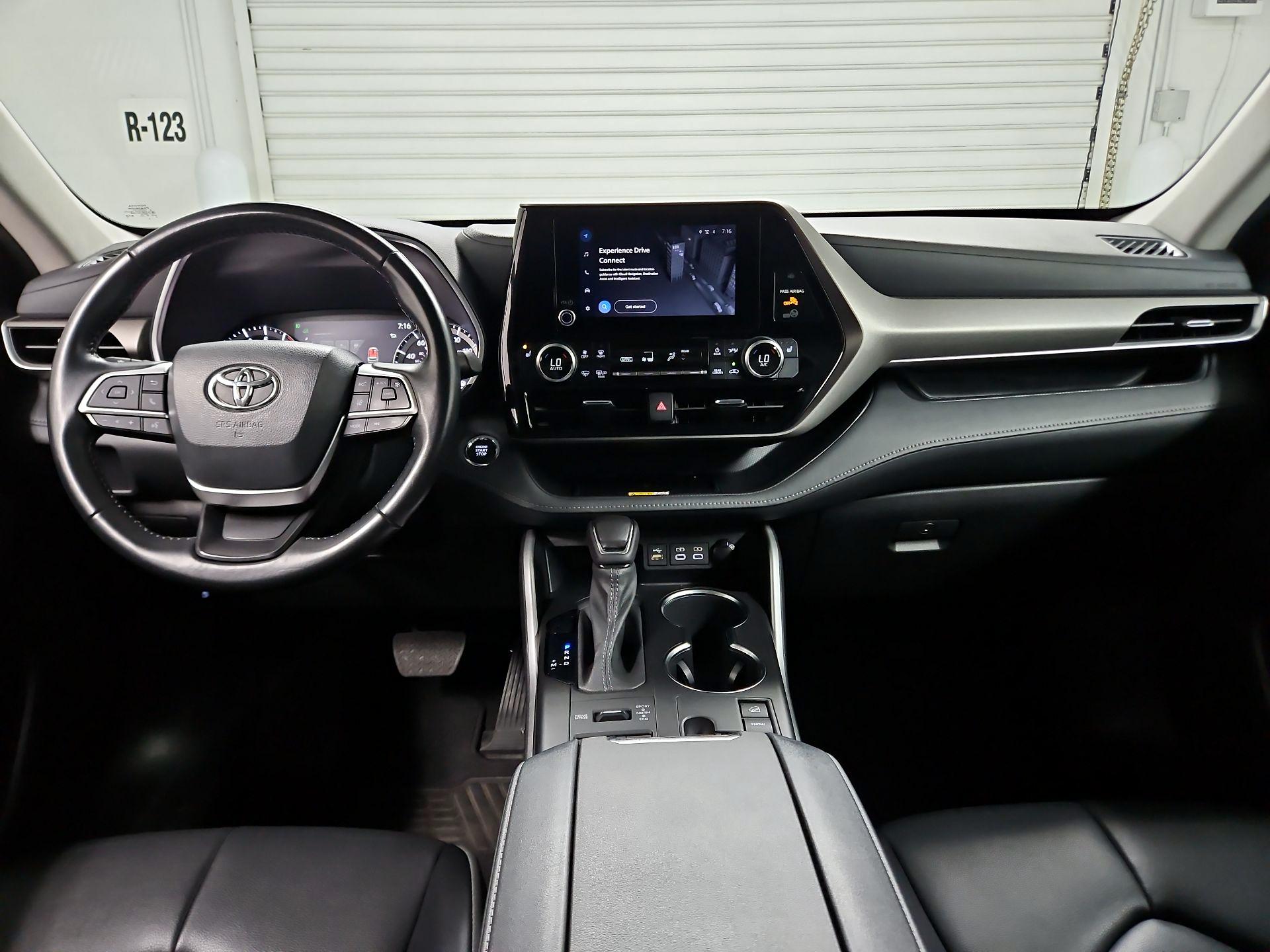 Thumbnail: 2023 Toyota Highlander - 9