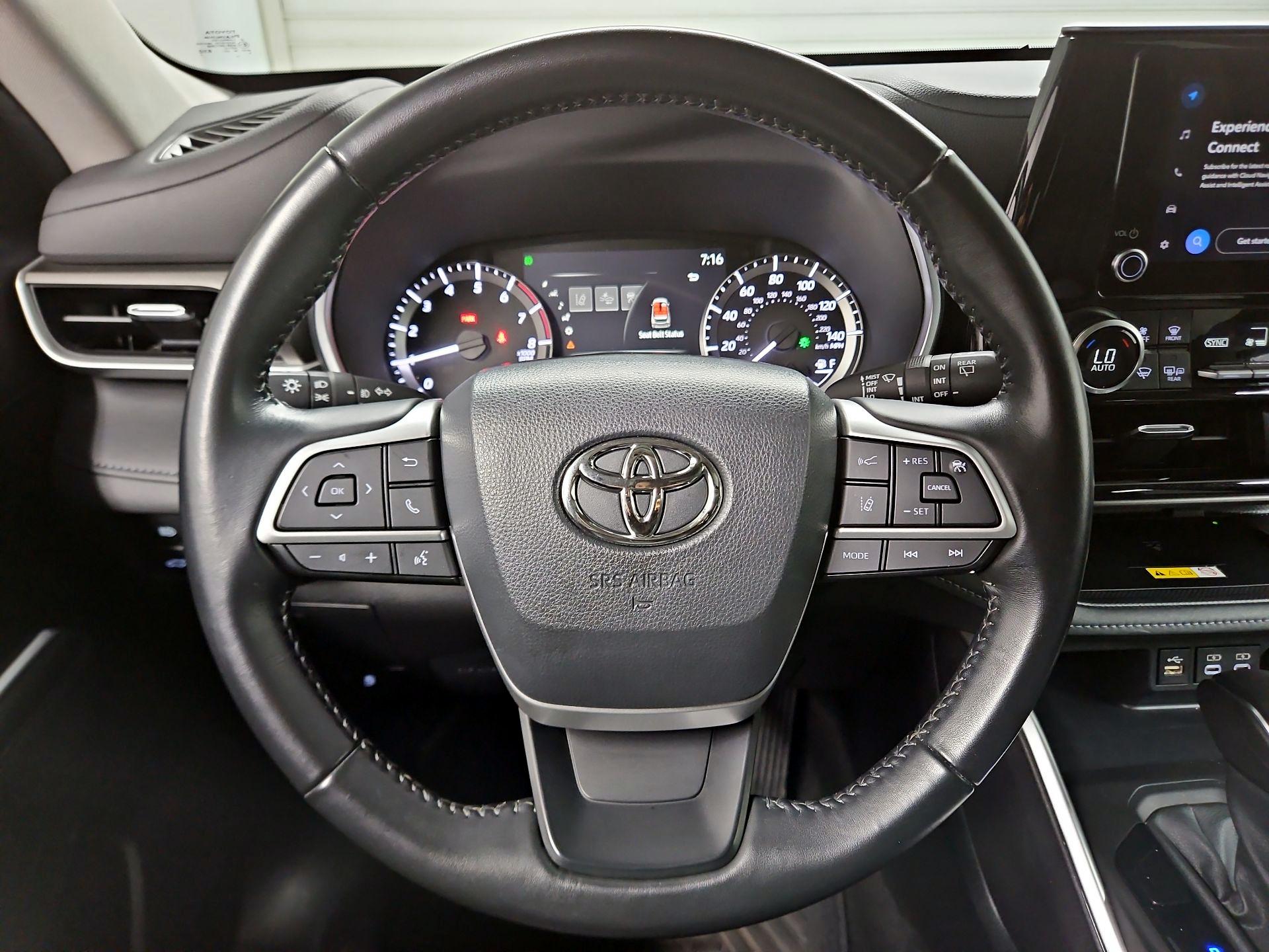 Thumbnail: 2023 Toyota Highlander - 10