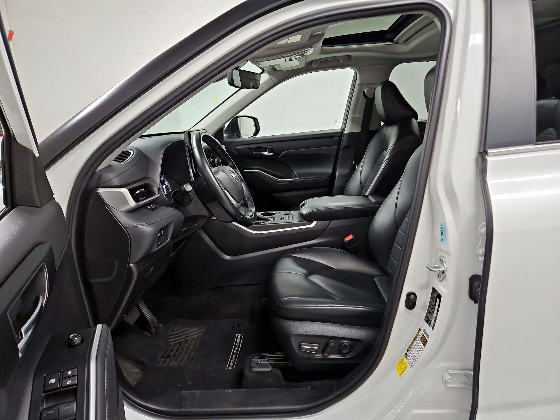 Thumbnail: 2023 Toyota Highlander - 11