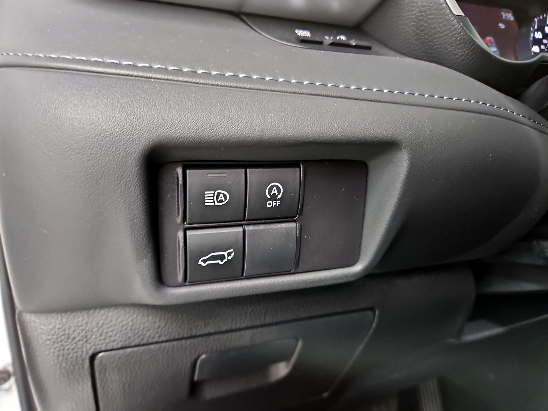 Thumbnail: 2023 Toyota Highlander - 13