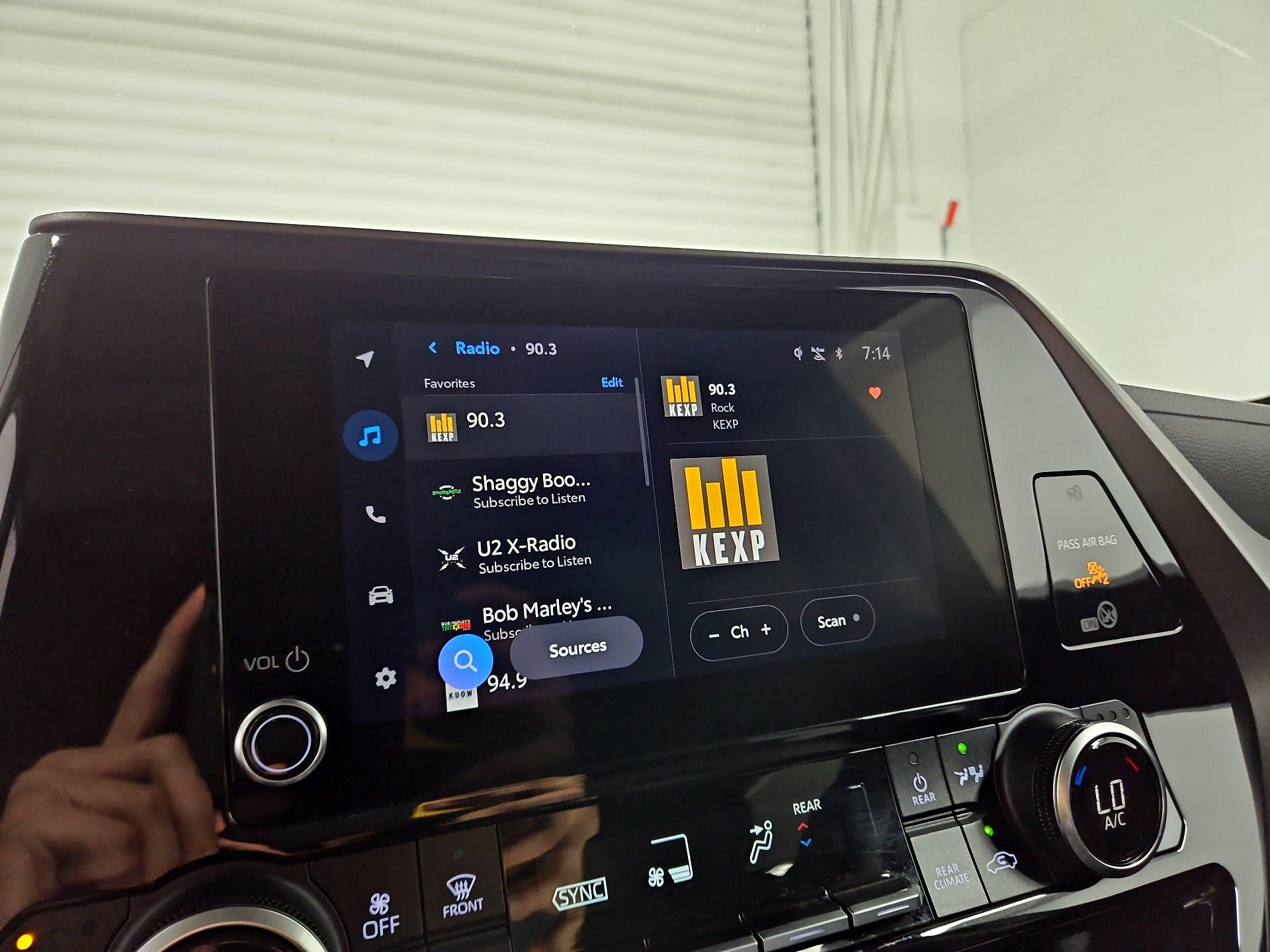 Thumbnail: 2023 Toyota Highlander - 15