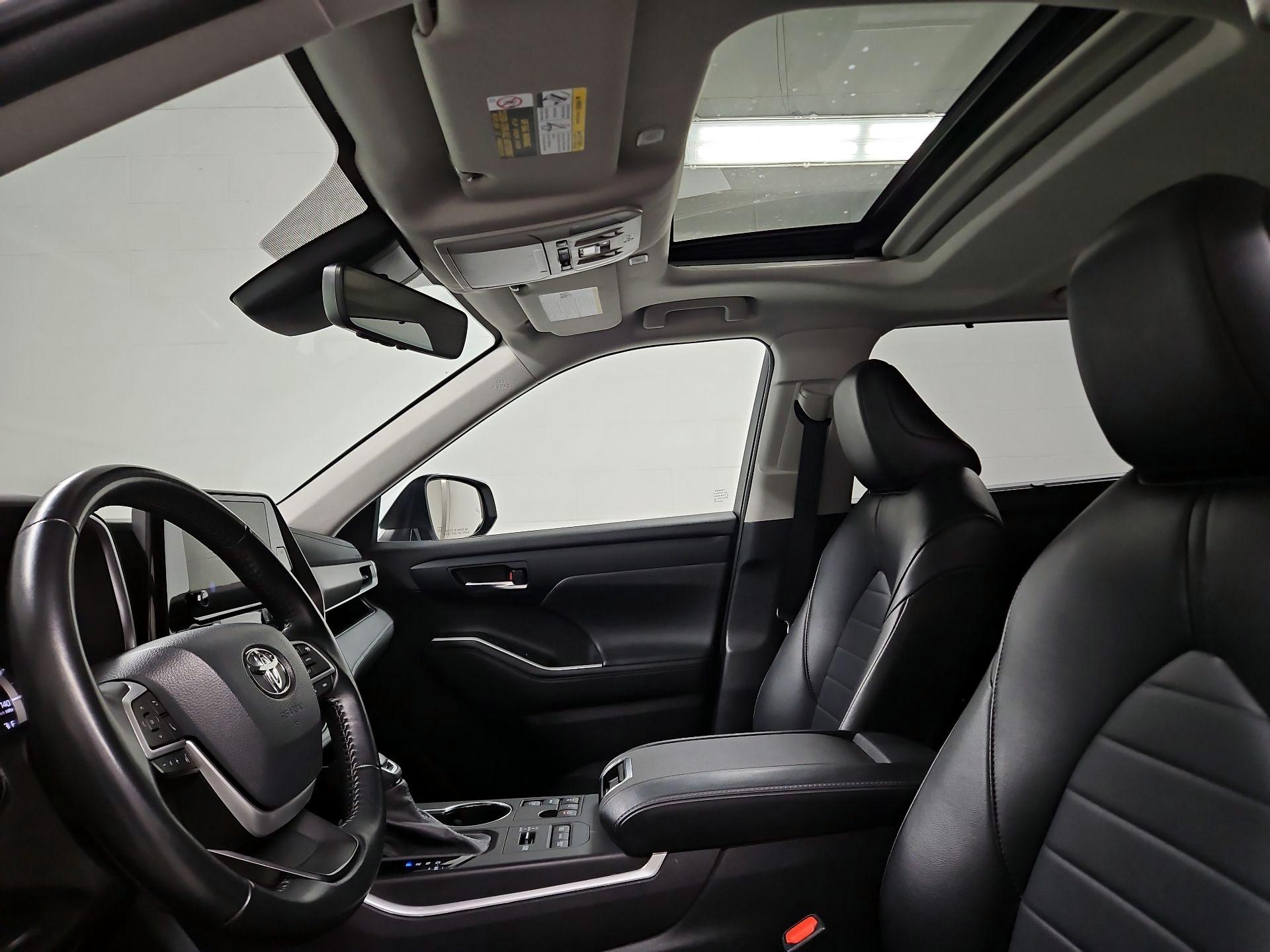 Thumbnail: 2023 Toyota Highlander - 19