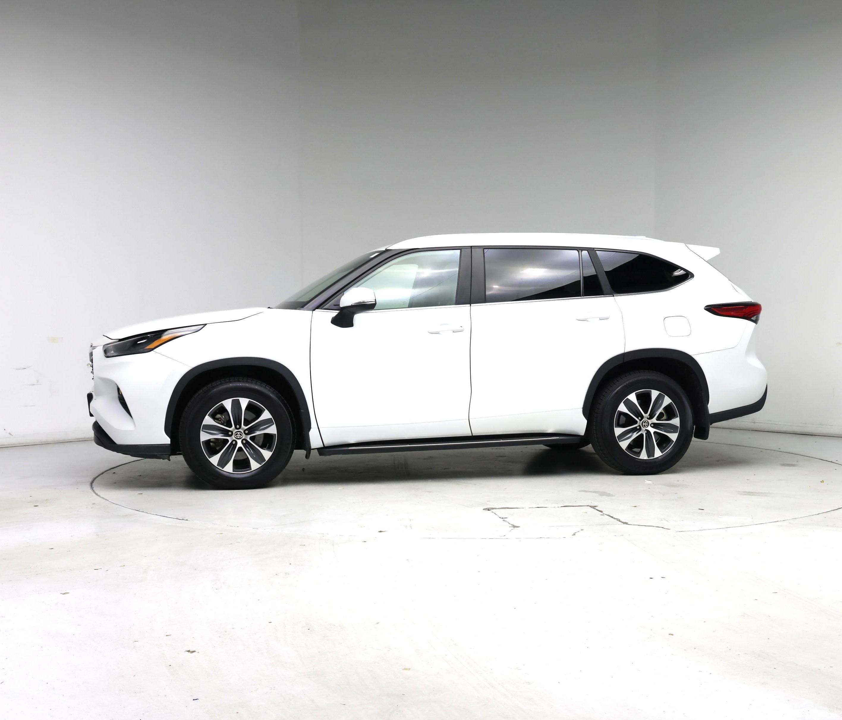 Thumbnail: 2023 Toyota Highlander - 3
