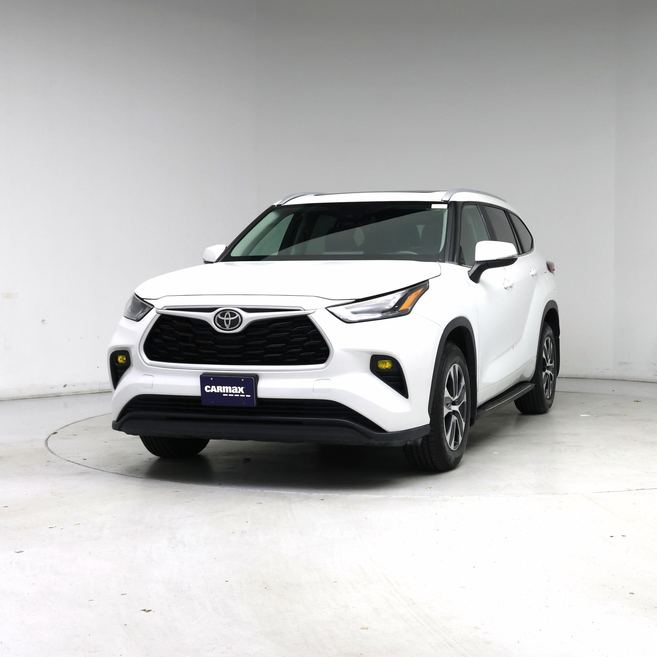 Thumbnail: 2023 Toyota Highlander - 4