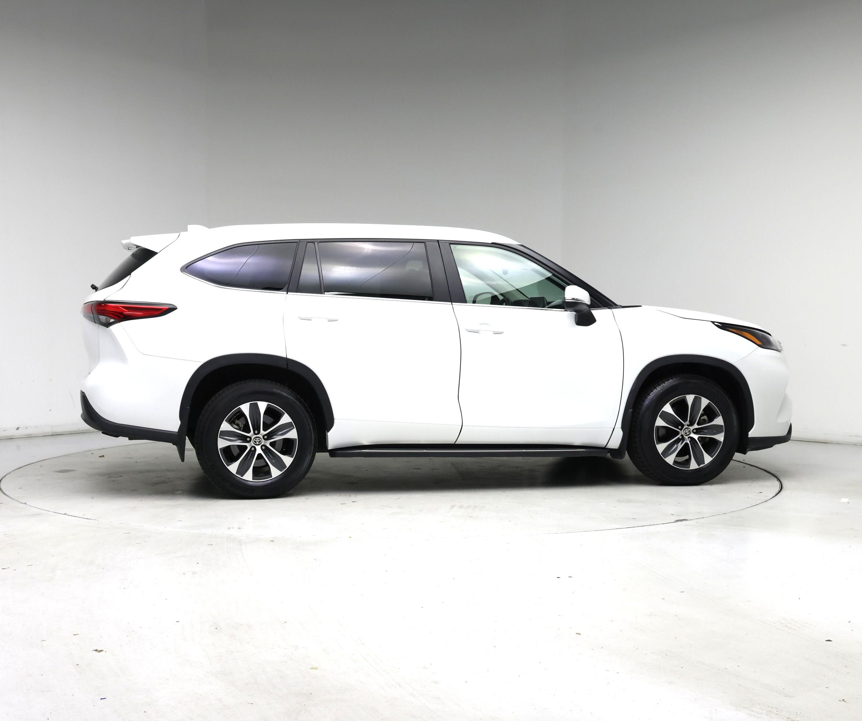 Thumbnail: 2023 Toyota Highlander - 7