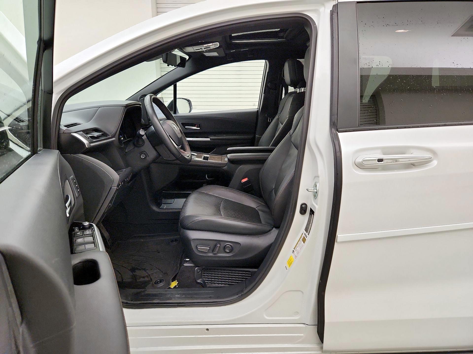 Thumbnail: 2025 Toyota Sienna - 11