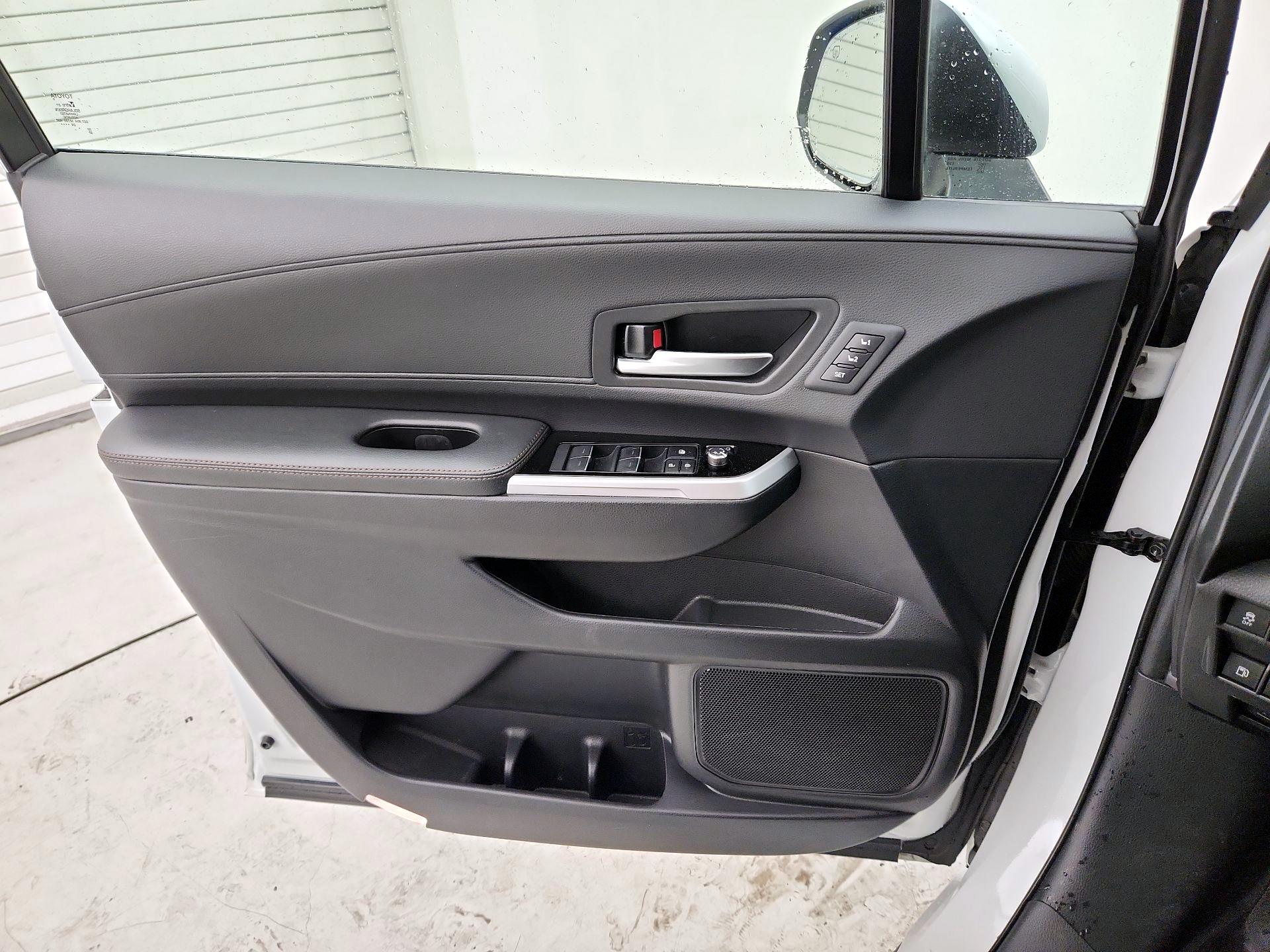 Thumbnail: 2025 Toyota Sienna - 12