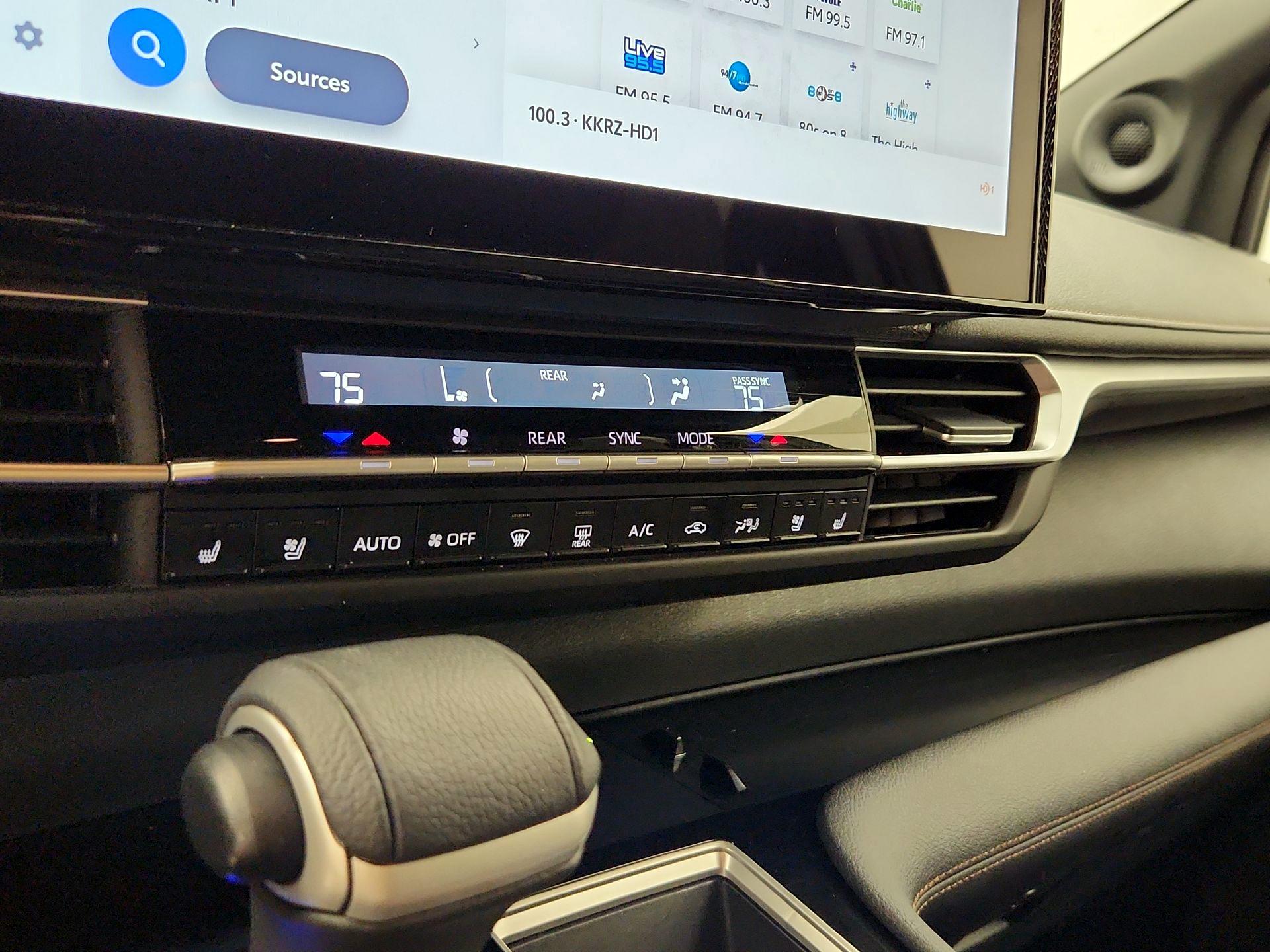 Thumbnail: 2025 Toyota Sienna - 16