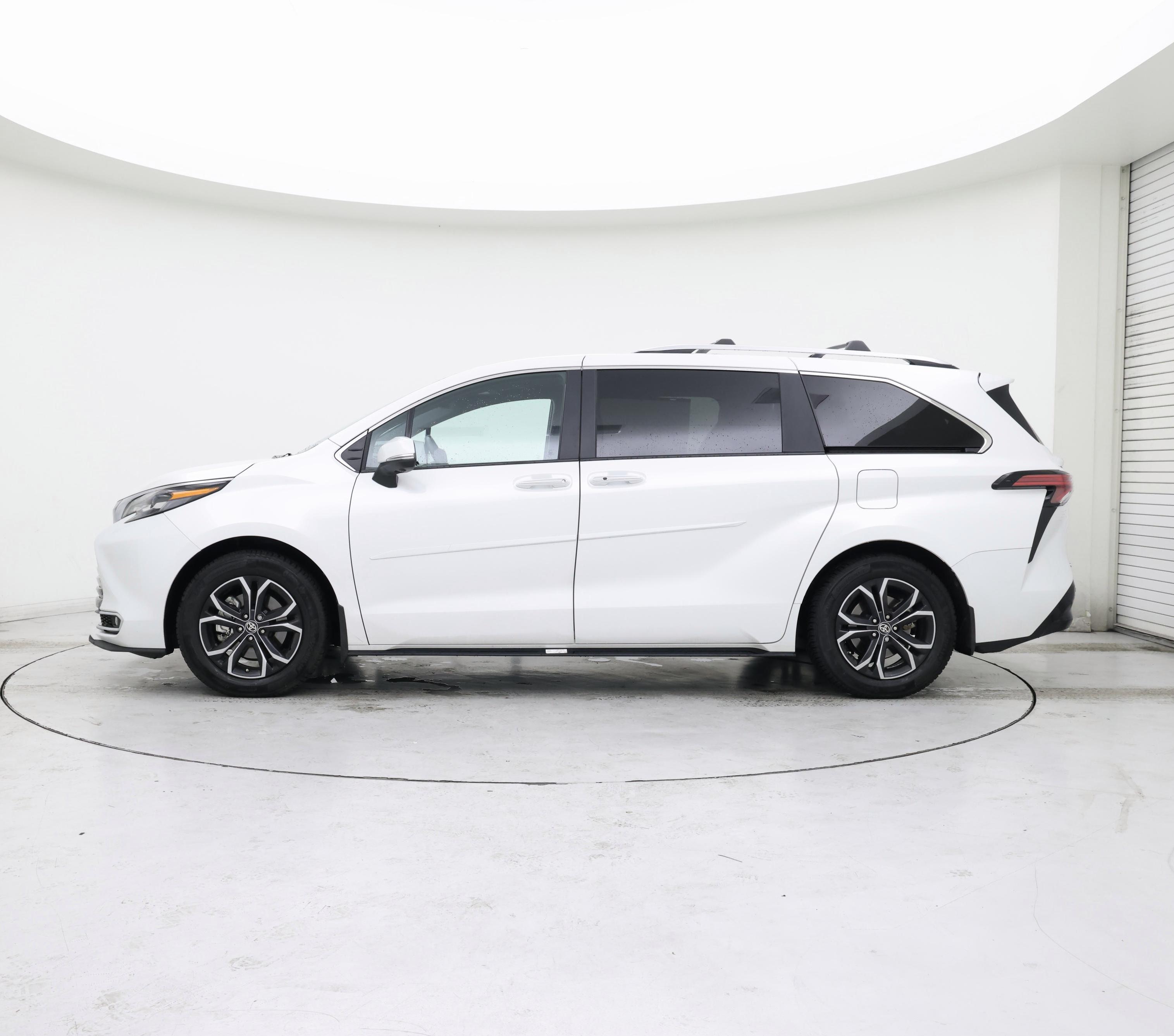 Thumbnail: 2025 Toyota Sienna - 3