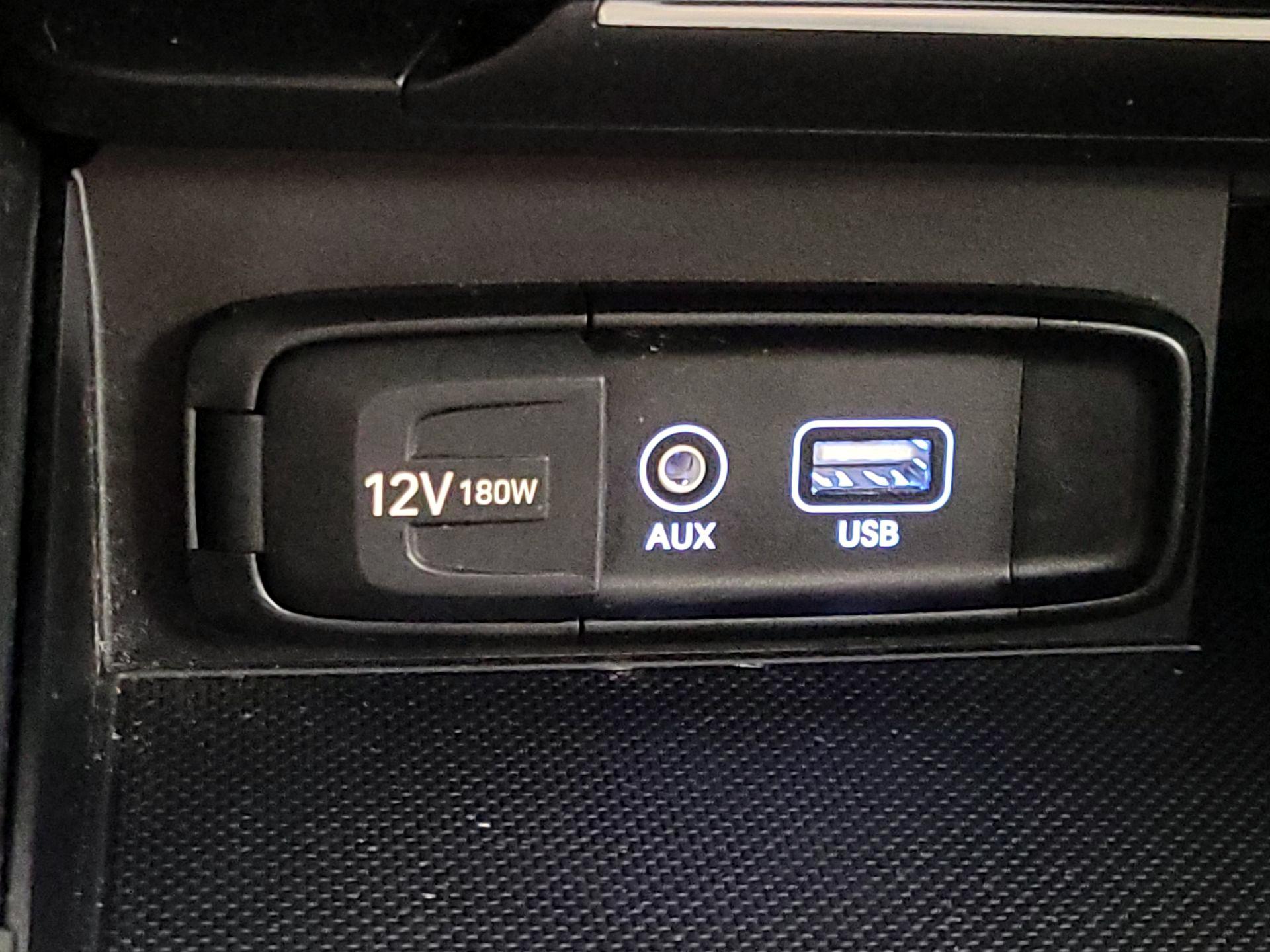 Thumbnail: 2019 Genesis G70 - 19