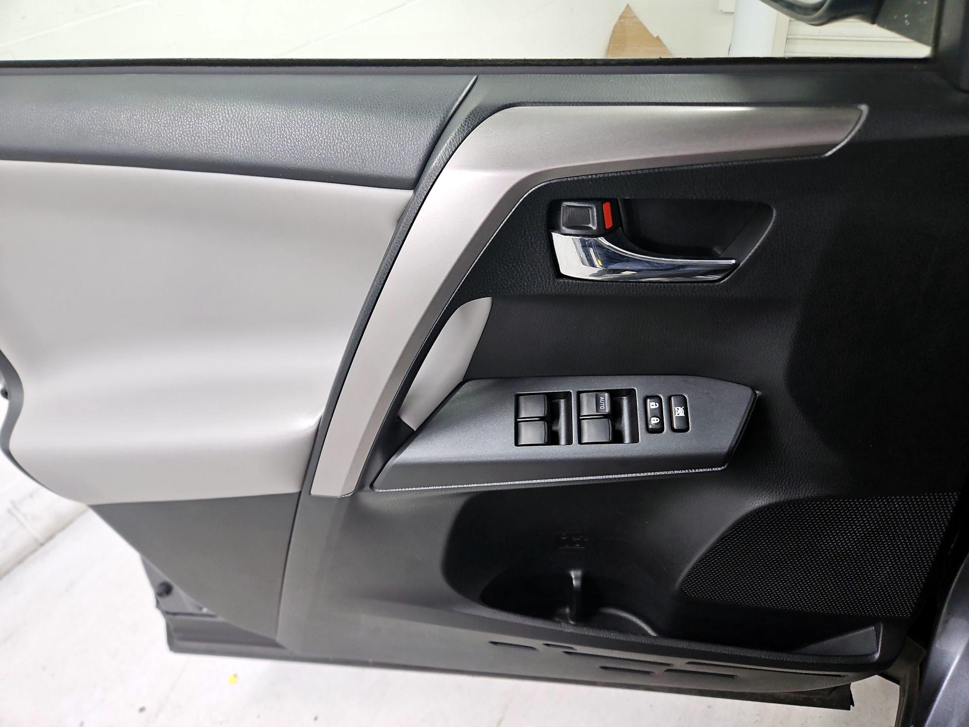 Thumbnail: 2018 Toyota RAV4 - 13