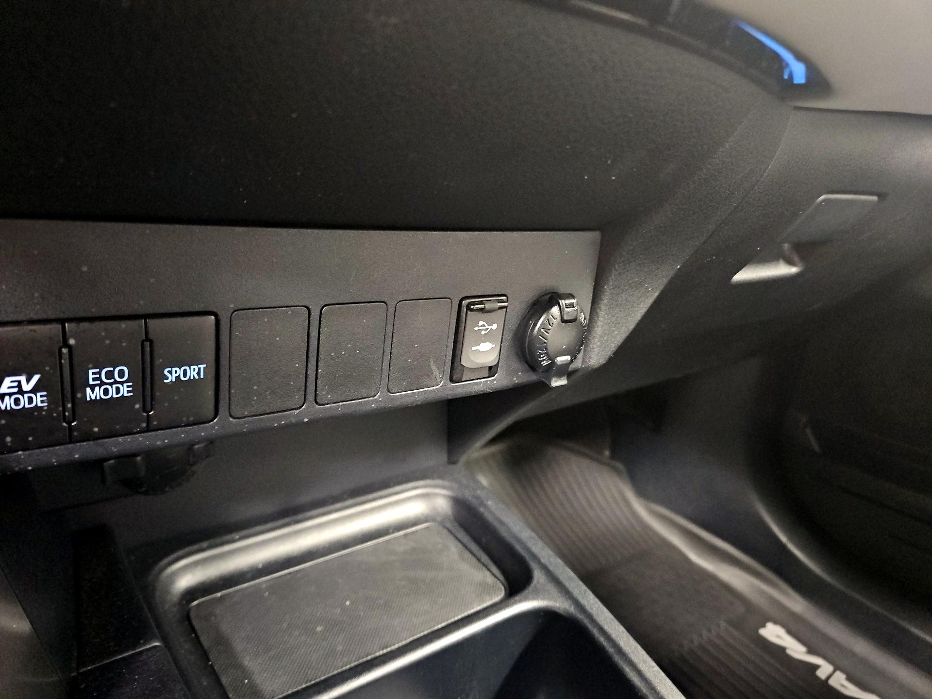 Thumbnail: 2018 Toyota RAV4 - 19