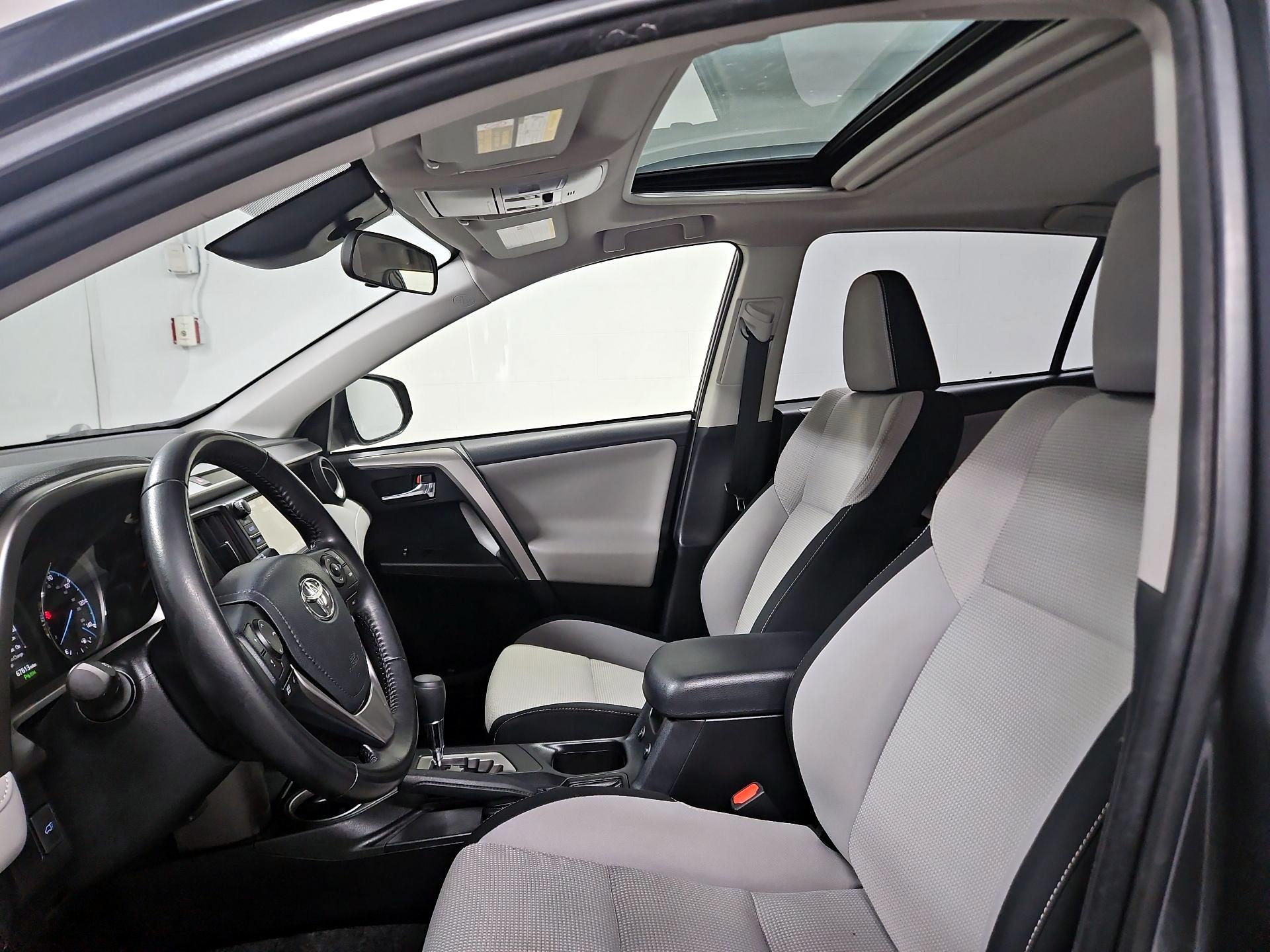 Thumbnail: 2018 Toyota RAV4 - 20