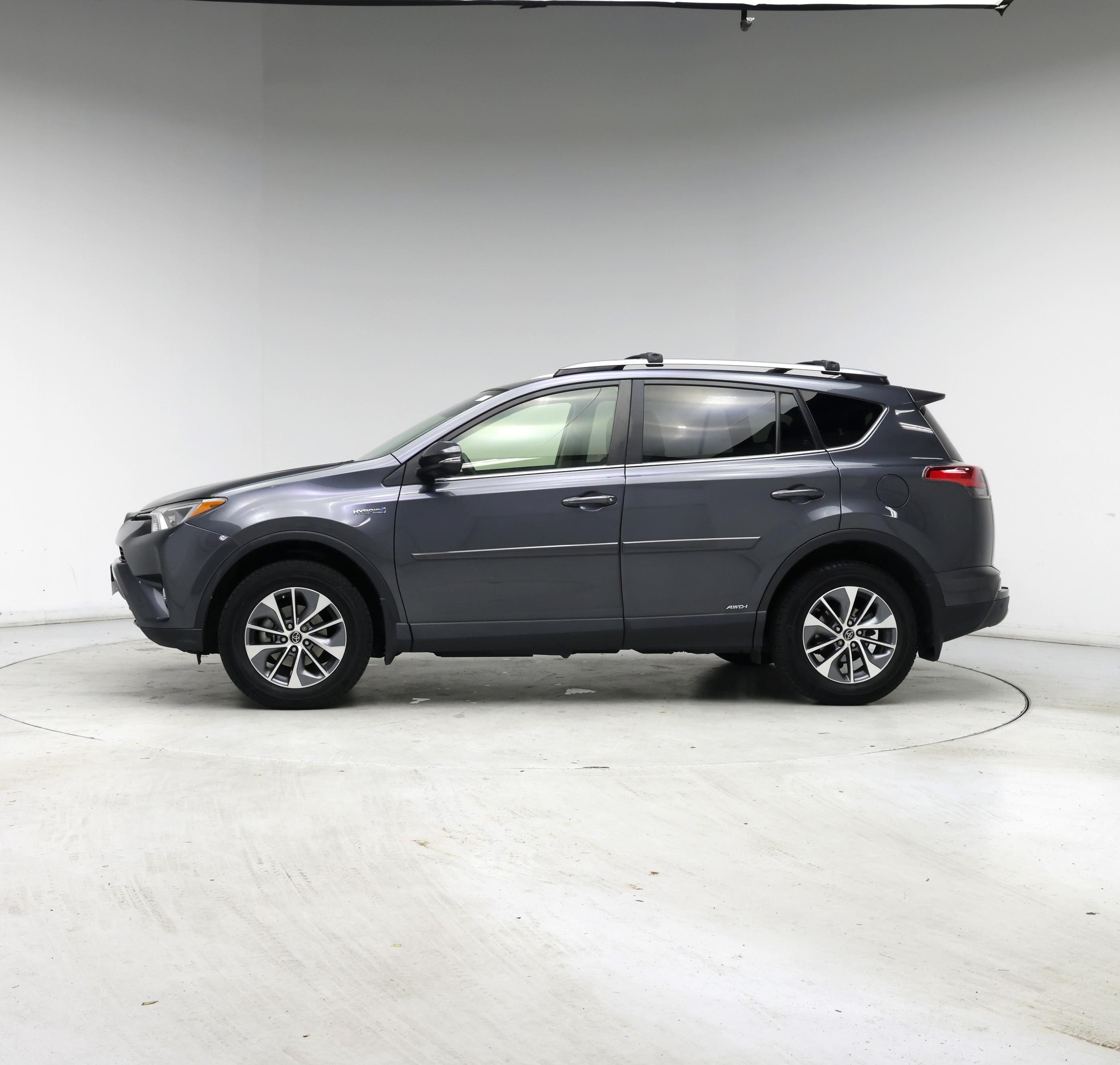 Thumbnail: 2018 Toyota RAV4 - 3