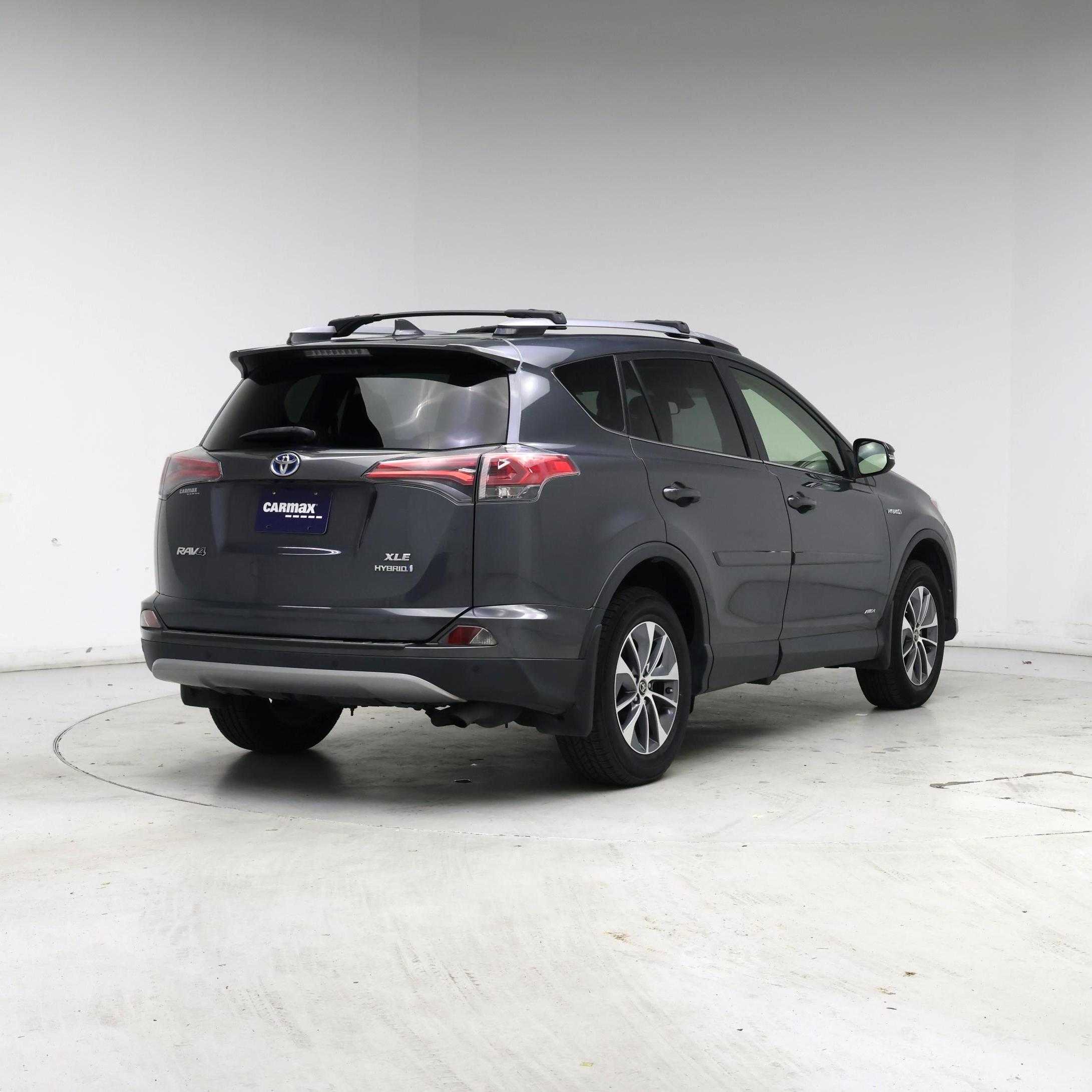 Thumbnail: 2018 Toyota RAV4 - 8