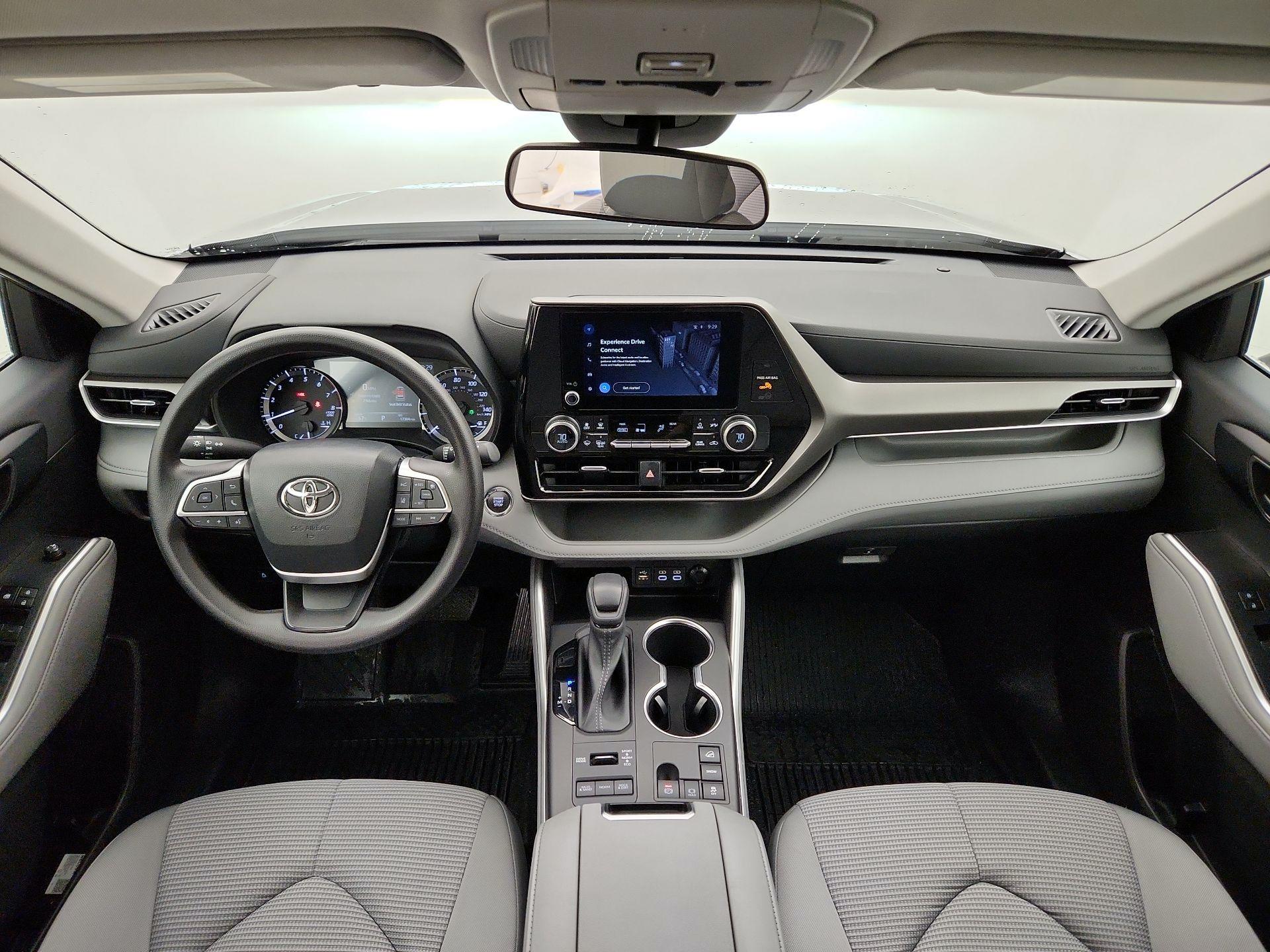 Thumbnail: 2023 Toyota Highlander - 9