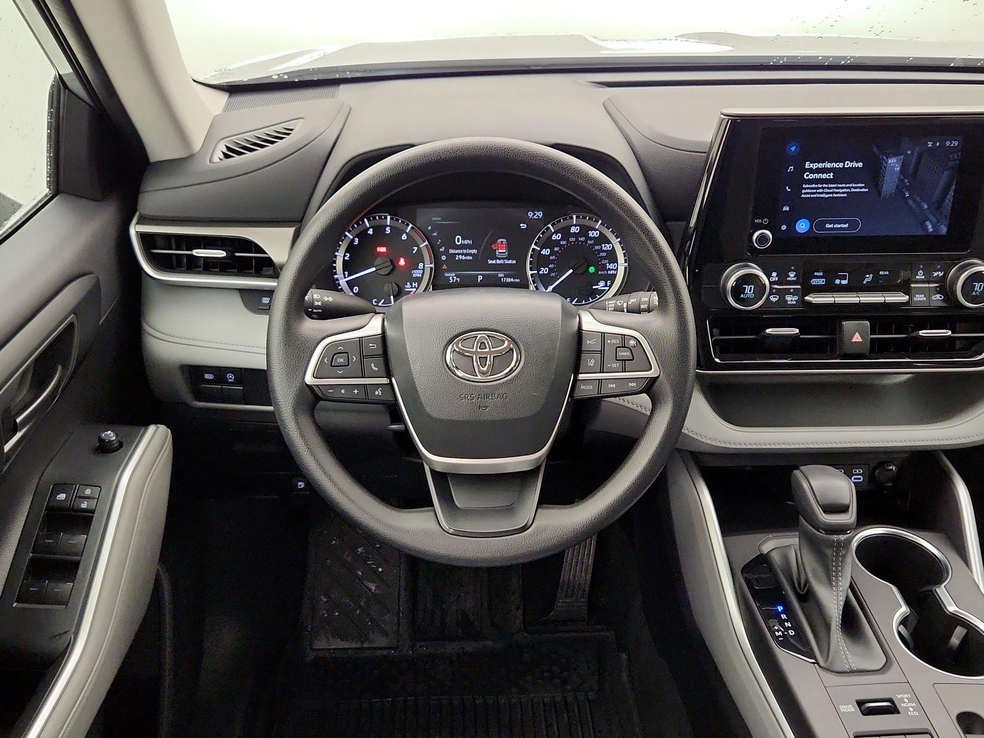 Thumbnail: 2023 Toyota Highlander - 10