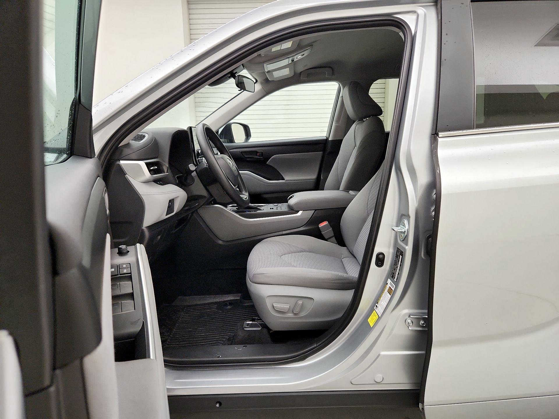 Thumbnail: 2023 Toyota Highlander - 11