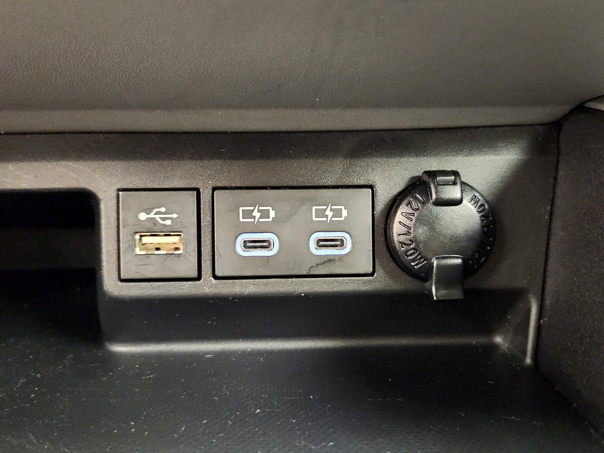 Thumbnail: 2023 Toyota Highlander - 18