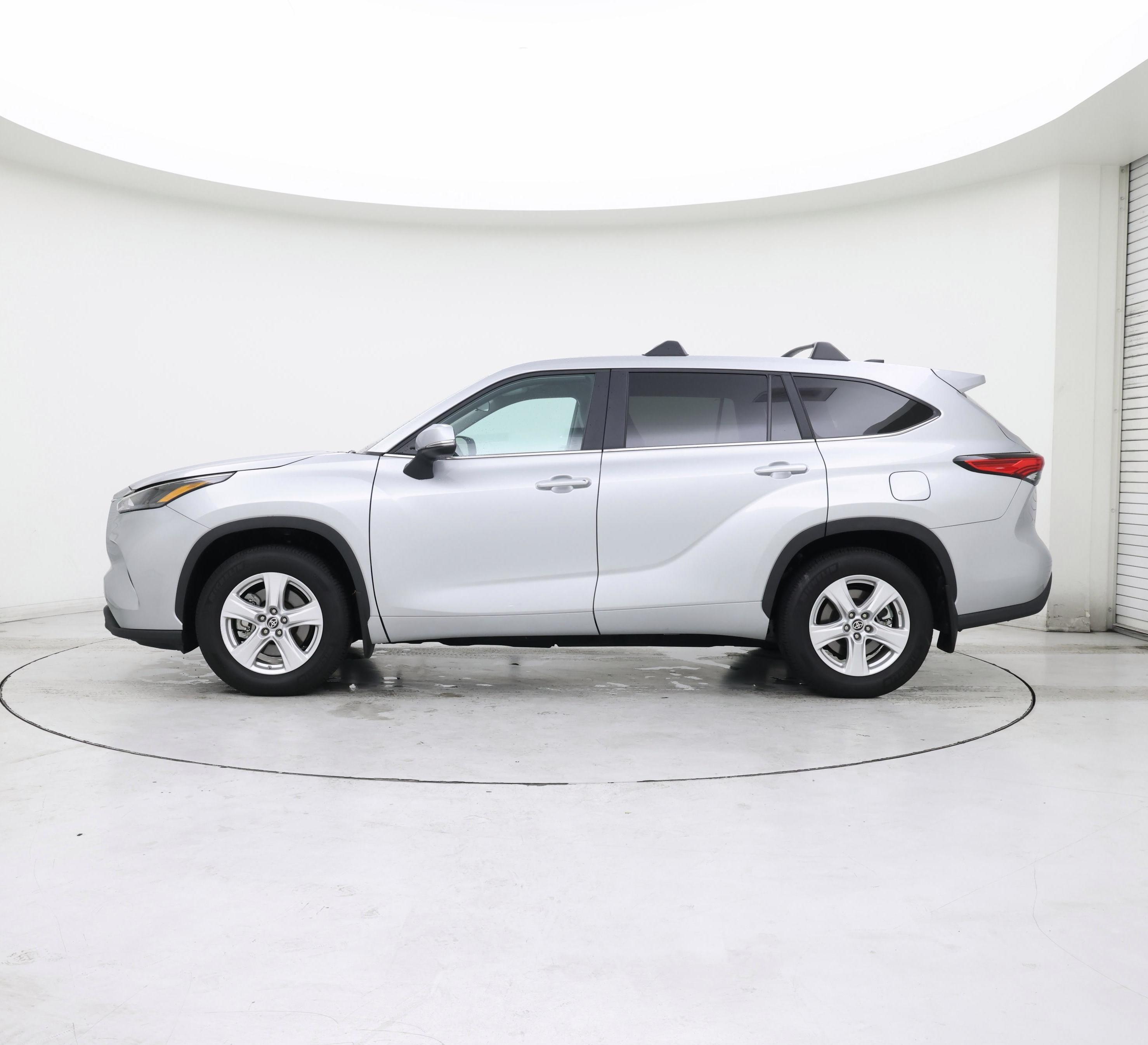 Thumbnail: 2023 Toyota Highlander - 3