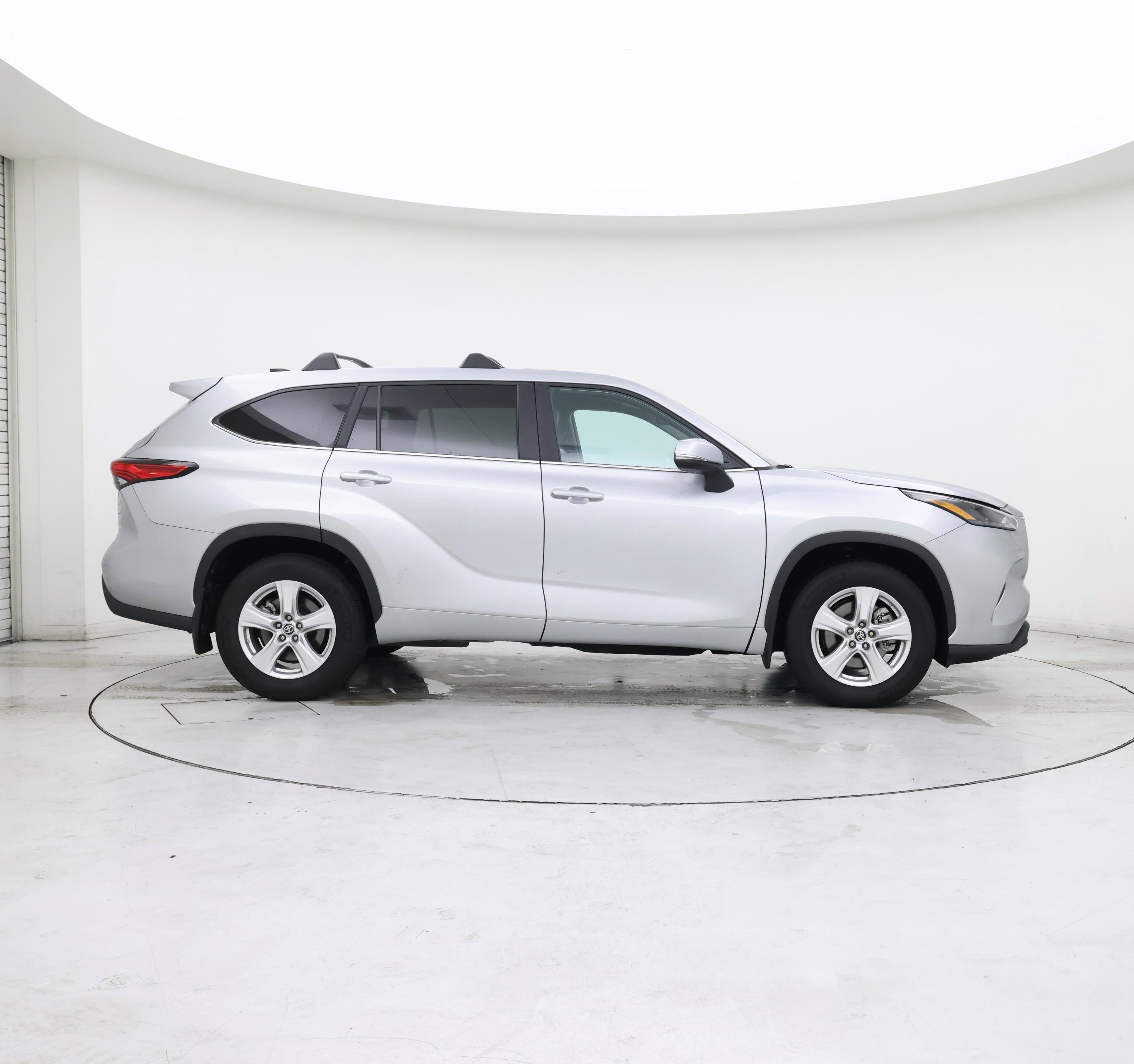 Thumbnail: 2023 Toyota Highlander - 7