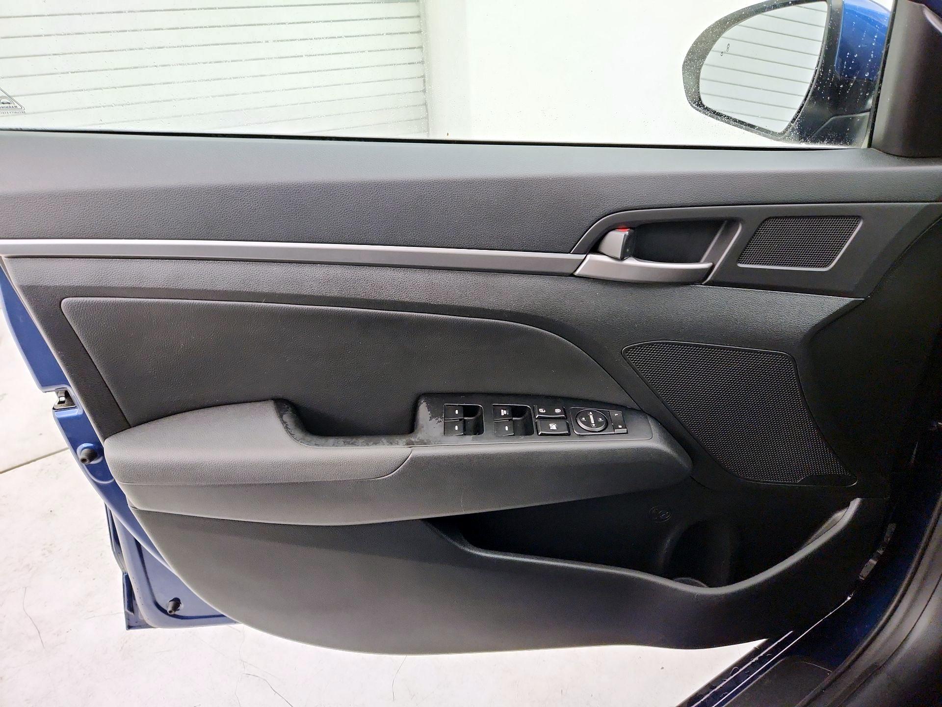 Thumbnail: 2017 Hyundai Elantra - 12