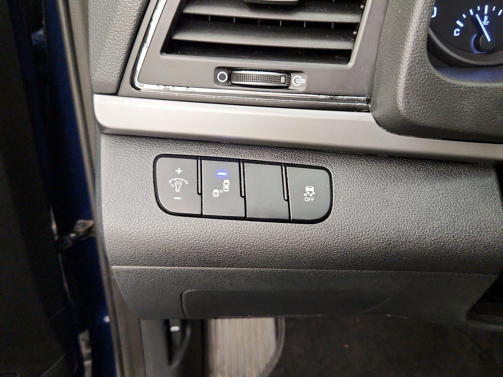 Thumbnail: 2017 Hyundai Elantra - 13