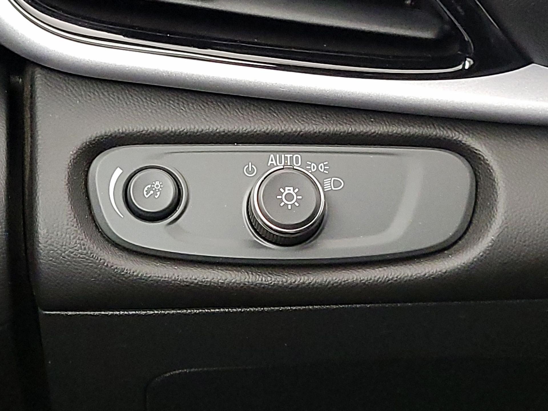 Thumbnail: 2017 Chevrolet Volt - 13