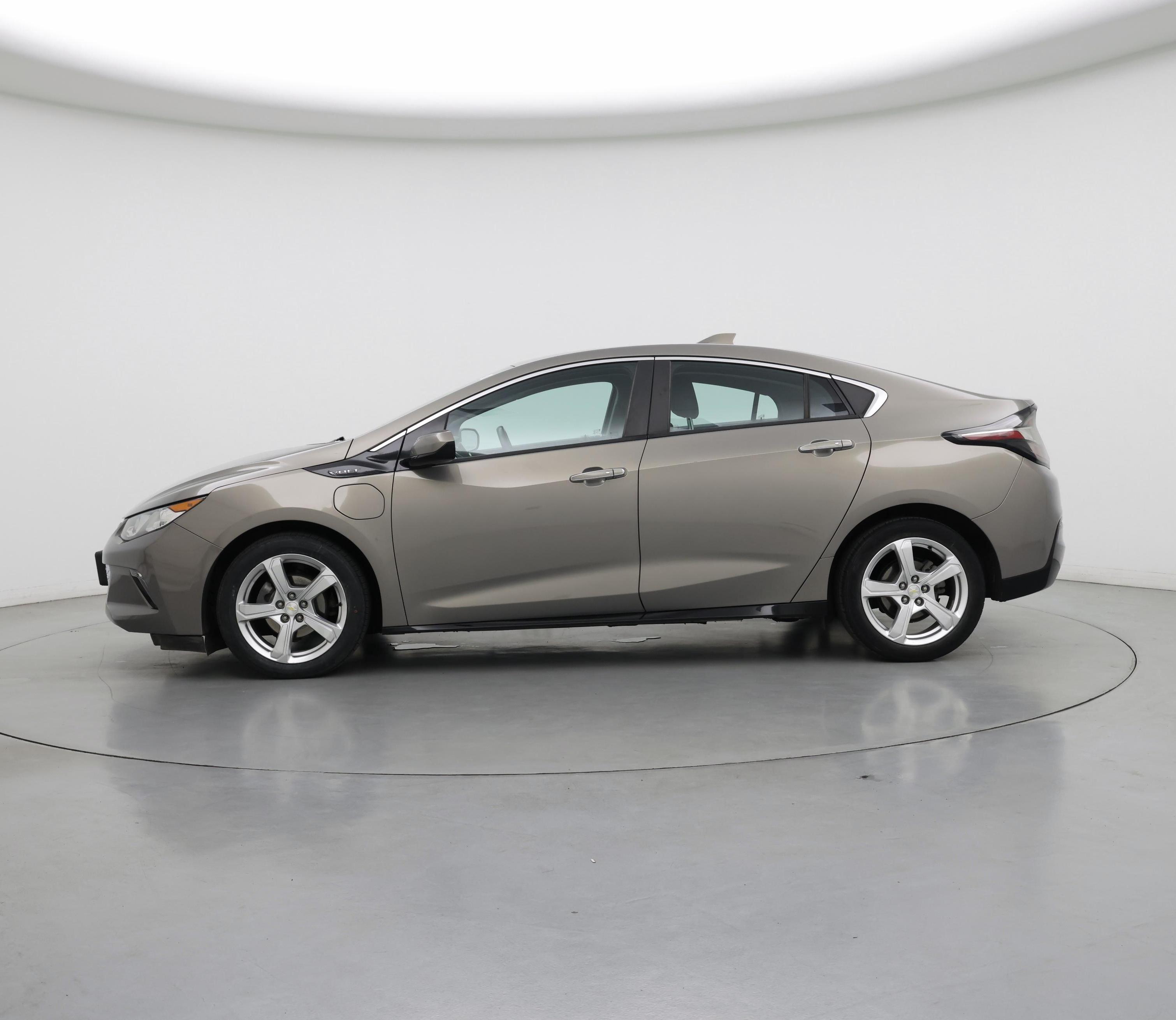 Thumbnail: 2017 Chevrolet Volt - 3