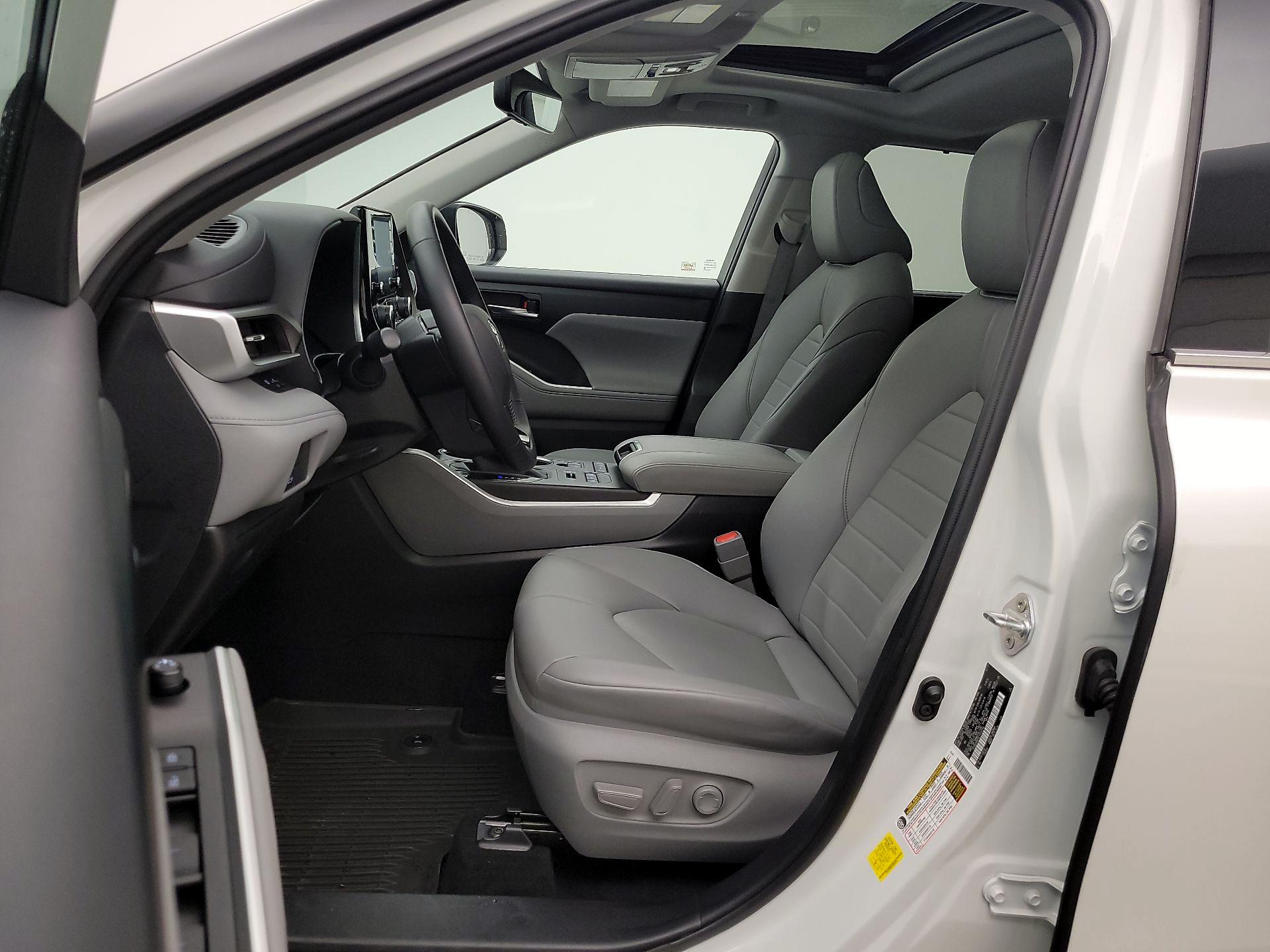 Thumbnail: 2020 Toyota Highlander - 11