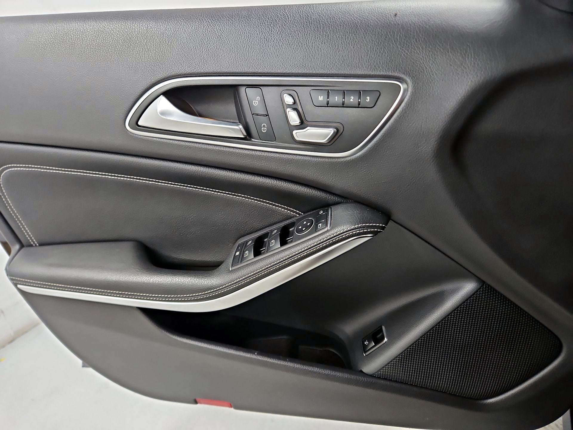 Thumbnail: 2019 Mercedes-Benz GLA - 12