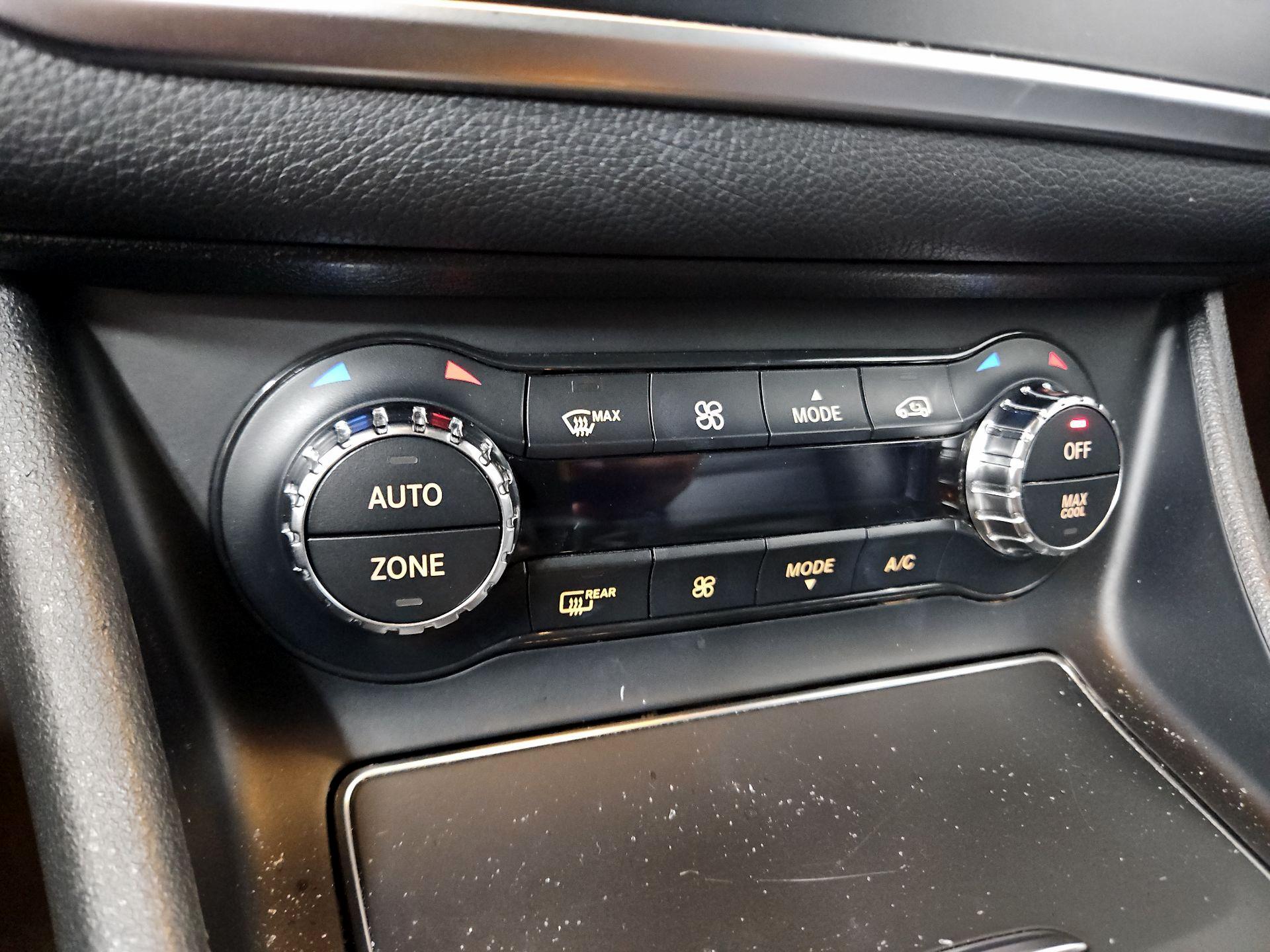 Thumbnail: 2019 Mercedes-Benz GLA - 16