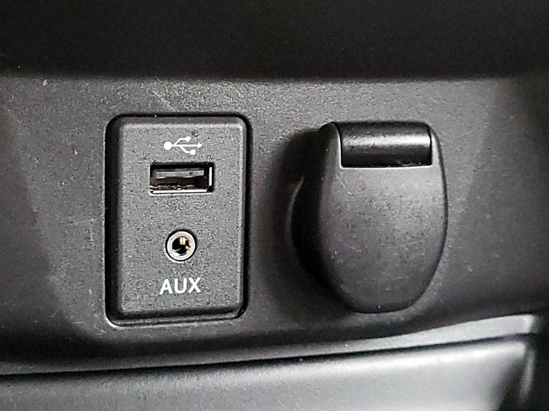 Thumbnail: 2014 Nissan Rogue - 18