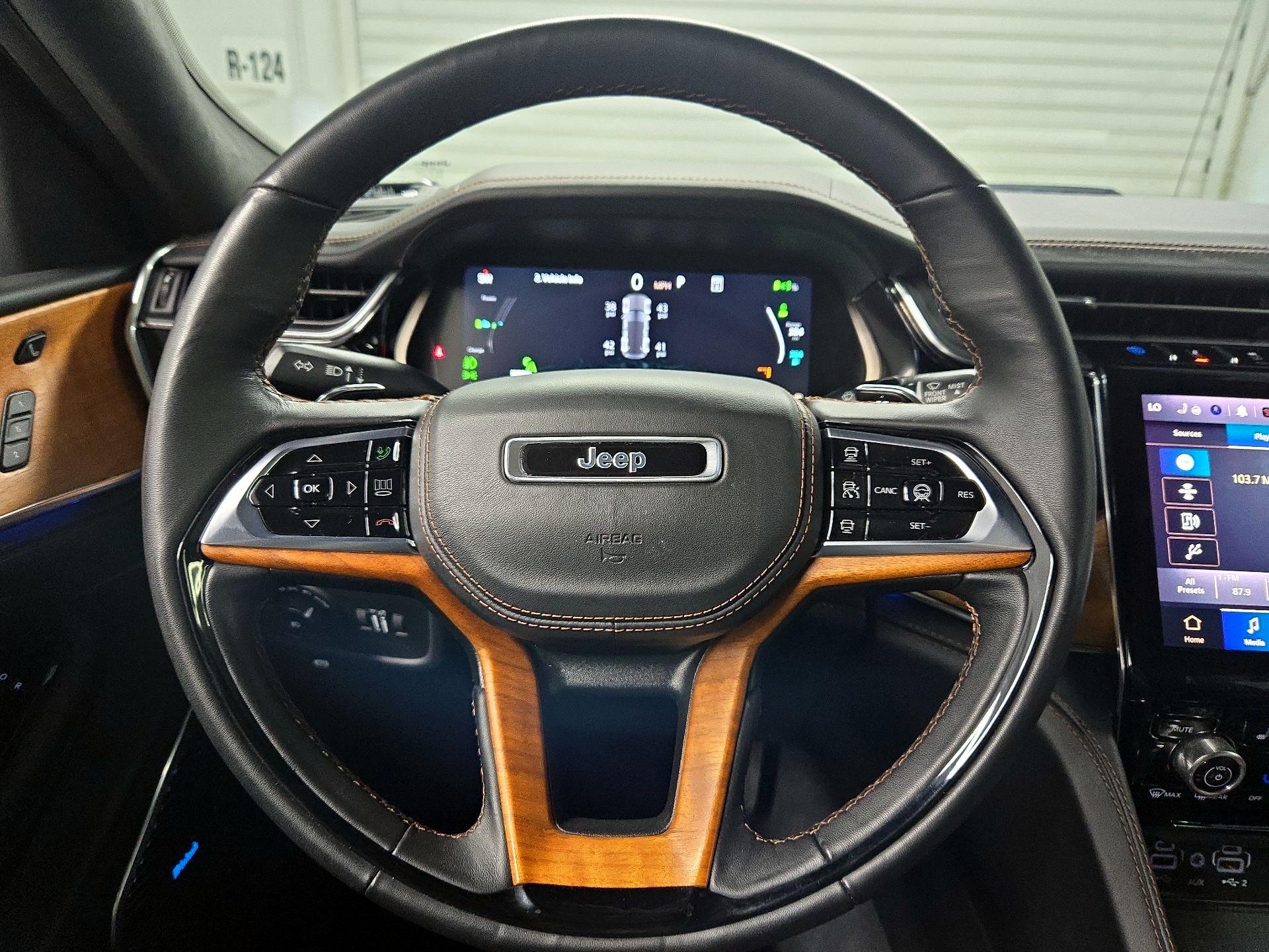 Thumbnail: 2023 Jeep Grand Cherokee - 10