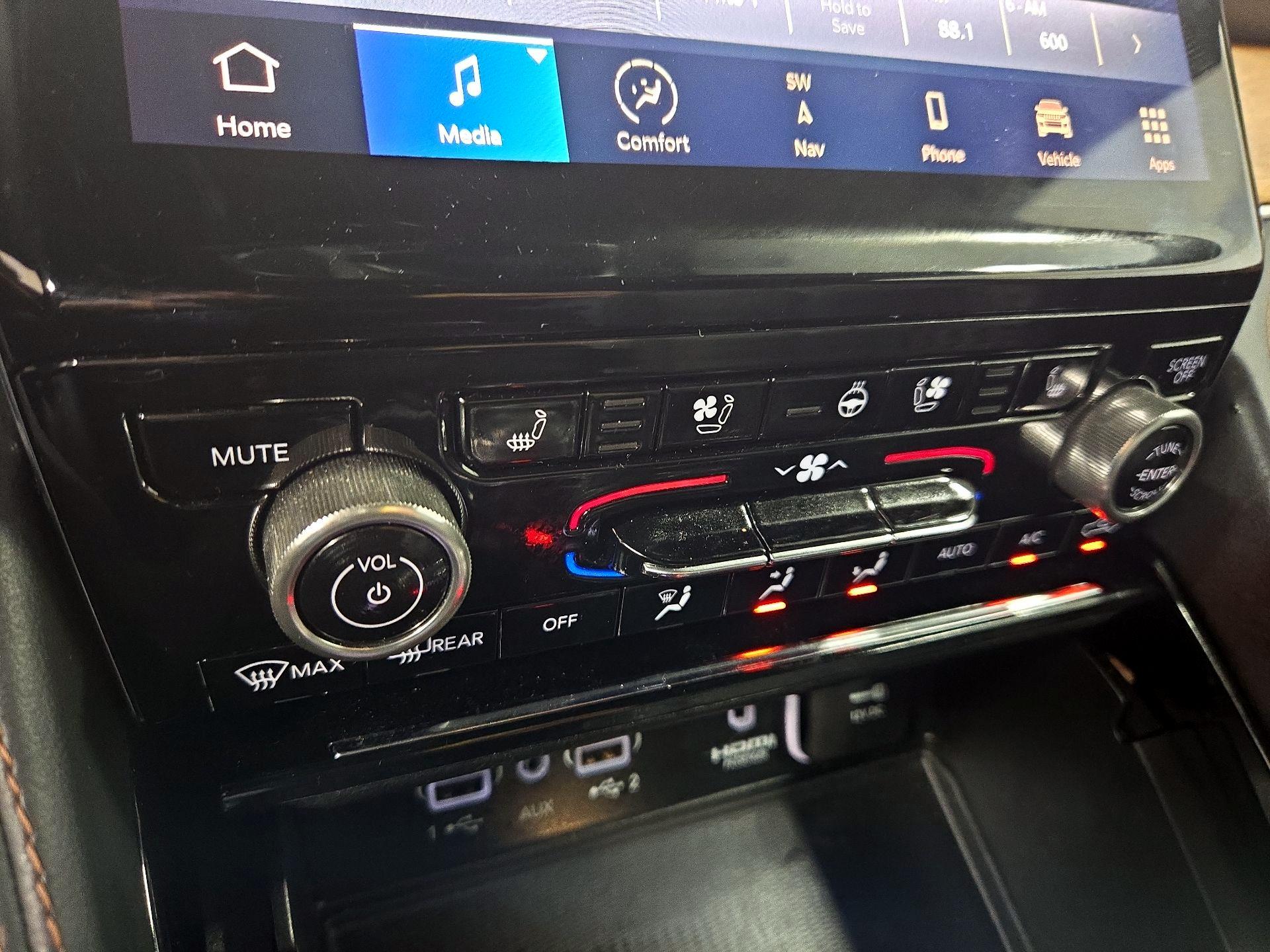 Thumbnail: 2023 Jeep Grand Cherokee - 17