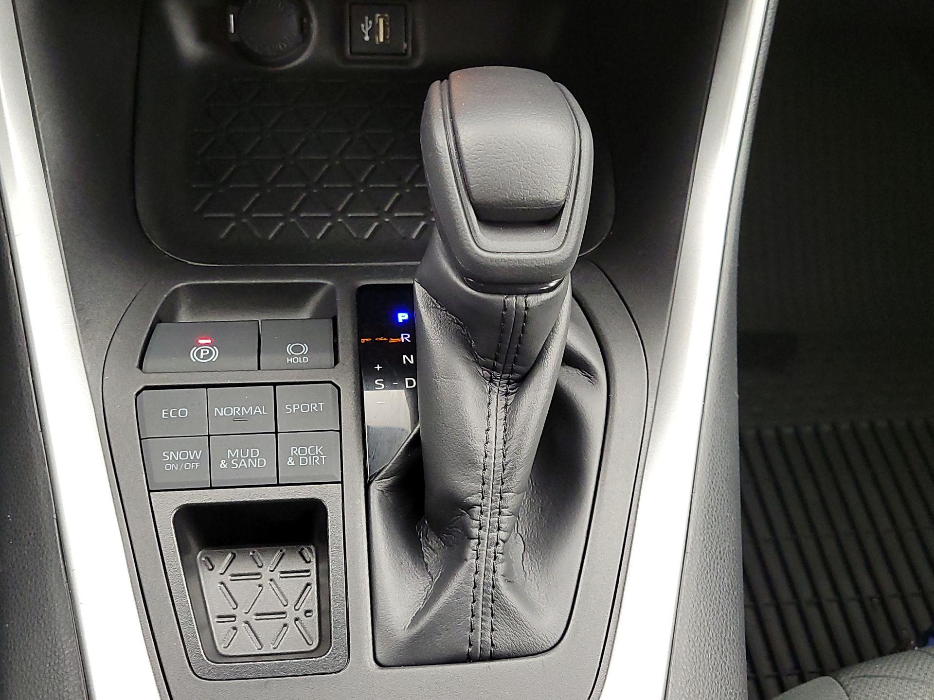 Thumbnail: 2023 Toyota RAV4 - 17