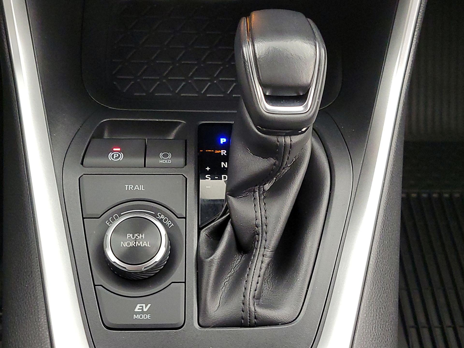 Thumbnail: 2023 Toyota RAV4 - 17