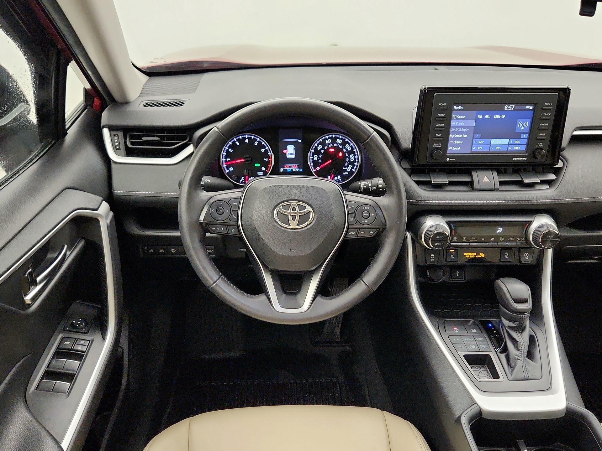 Thumbnail: 2022 Toyota RAV4 - 10