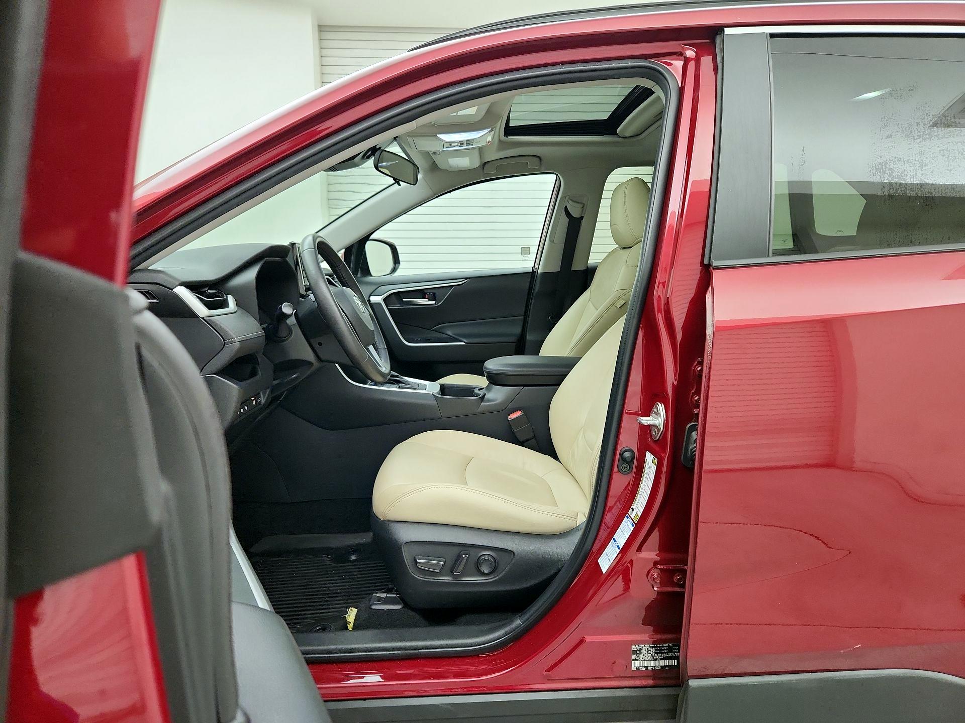 Thumbnail: 2022 Toyota RAV4 - 11