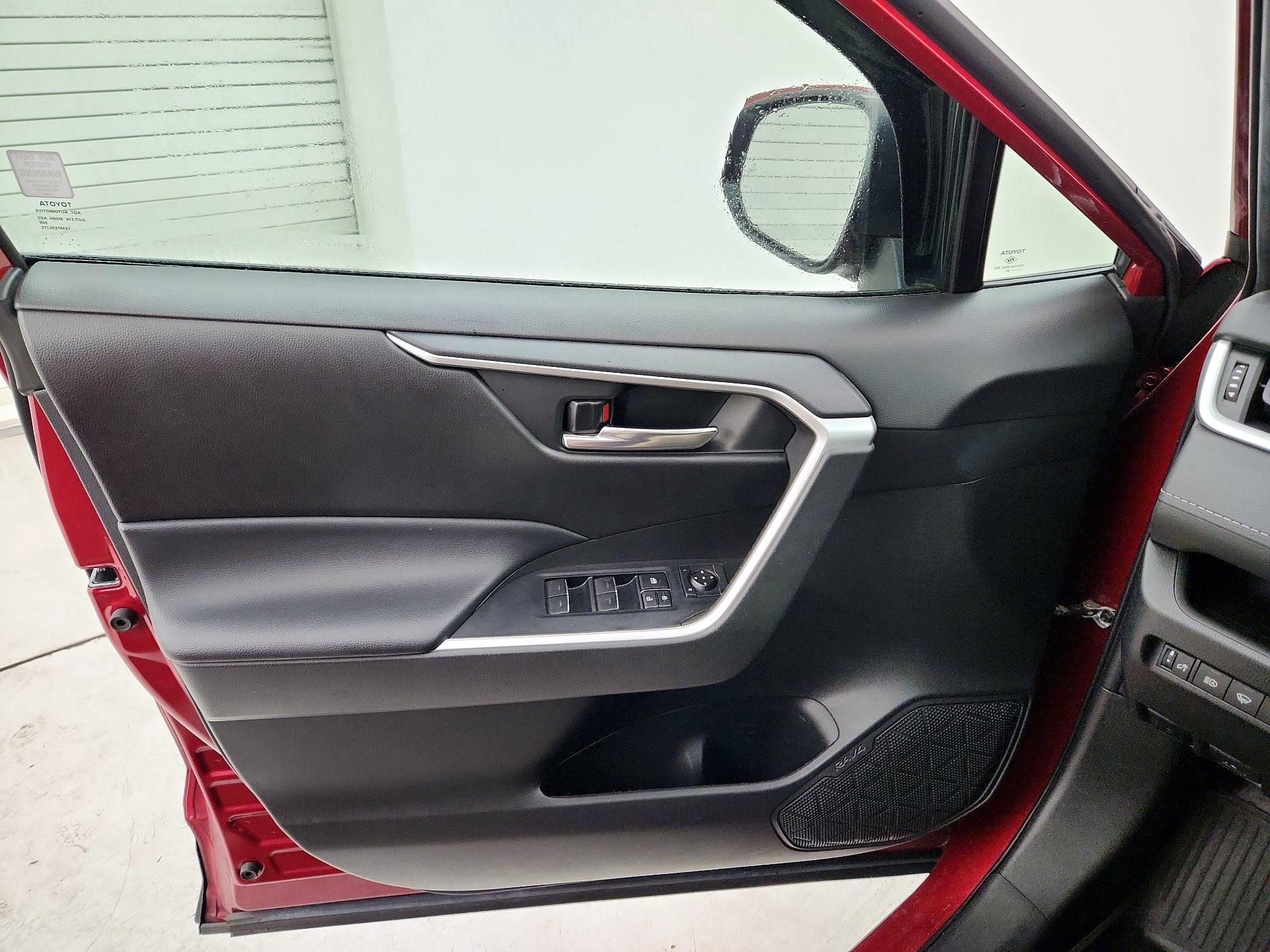 Thumbnail: 2022 Toyota RAV4 - 12