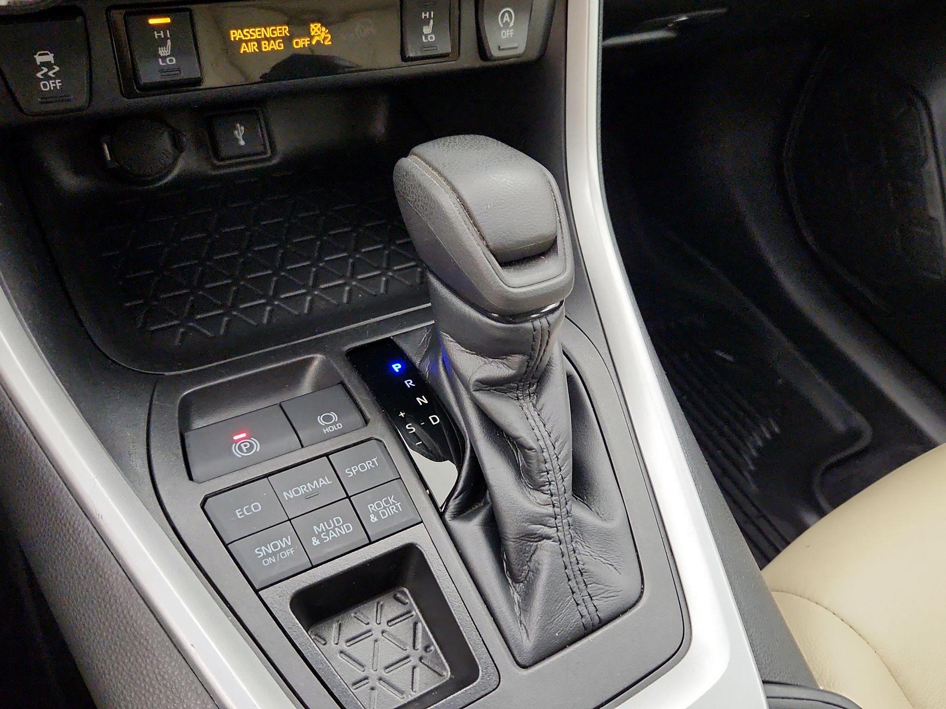 Thumbnail: 2022 Toyota RAV4 - 17